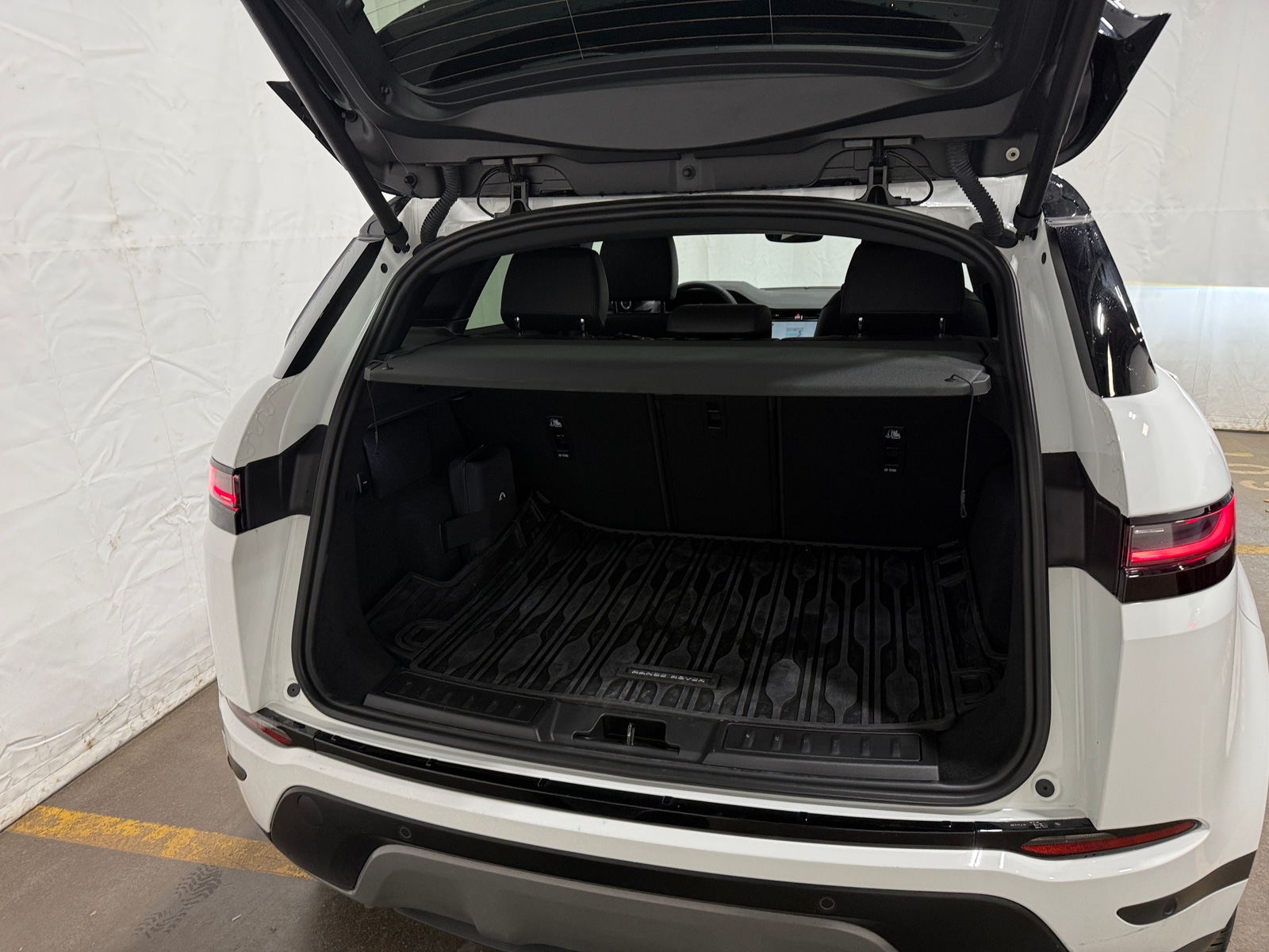 Thumbnail: 2025 Land Rover Range Rover Evoque - 6