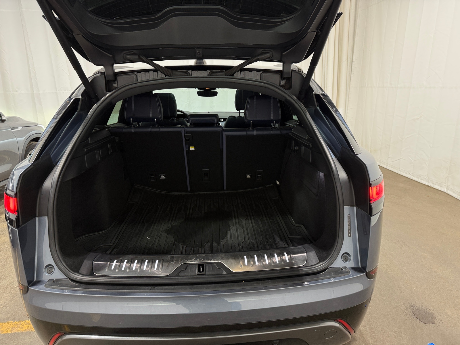 Thumbnail: 2018 Land Rover Range Rover Velar - 6