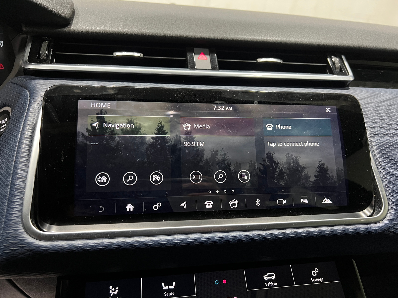 Thumbnail: 2018 Land Rover Range Rover Velar - 3