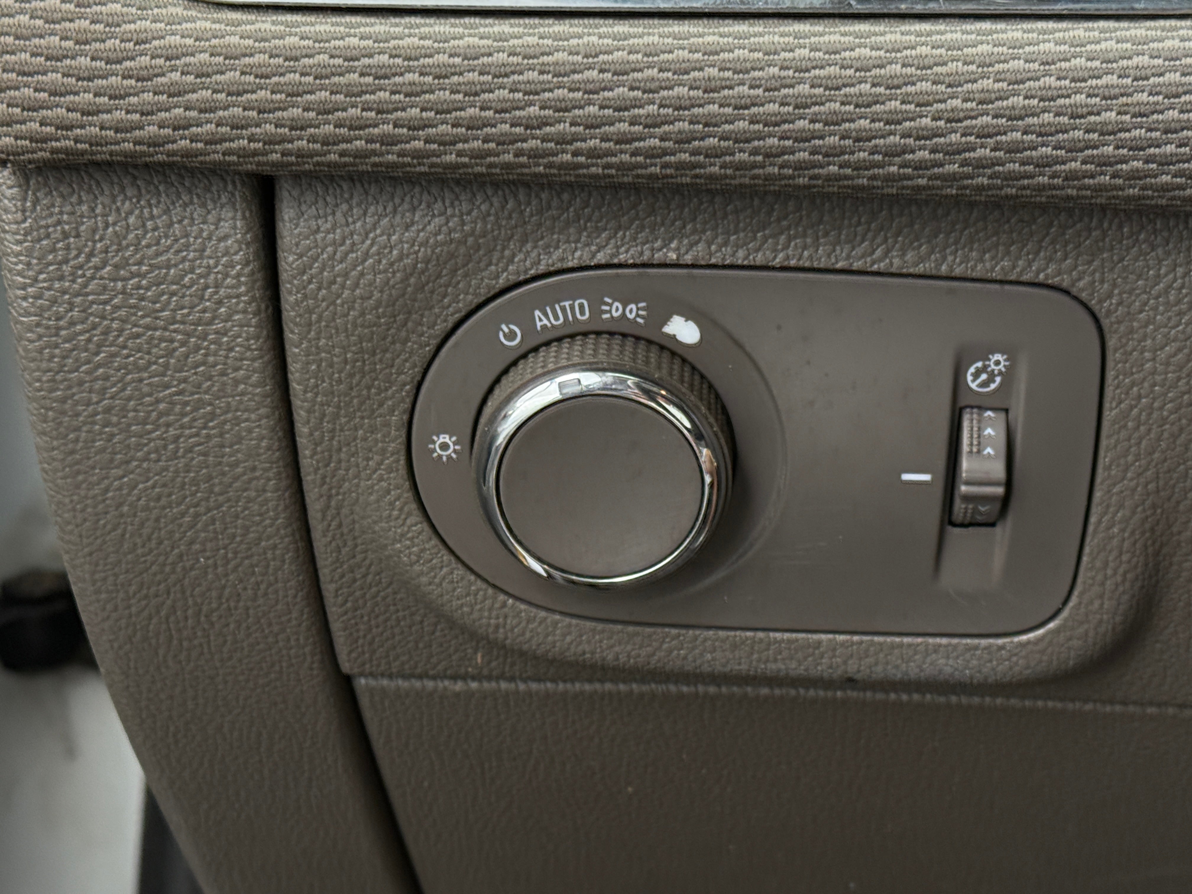 Used 2017 Chevrolet Cruze LS with VIN 1G1BC5SM0H7146164 for sale in Oak Creek, WI