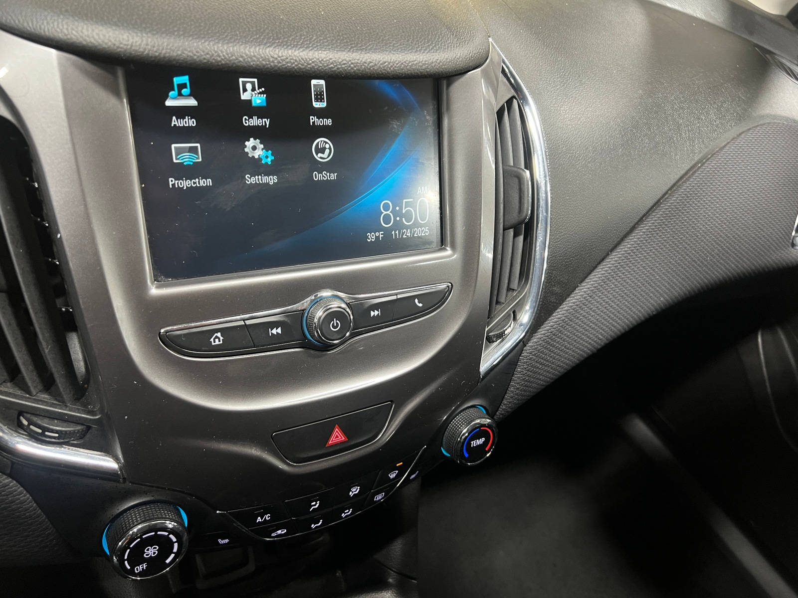 Thumbnail: 2017 Chevrolet Cruze - 4