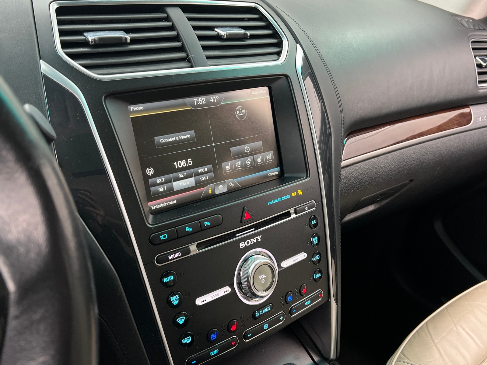 Thumbnail: 2016 Ford Explorer - 3