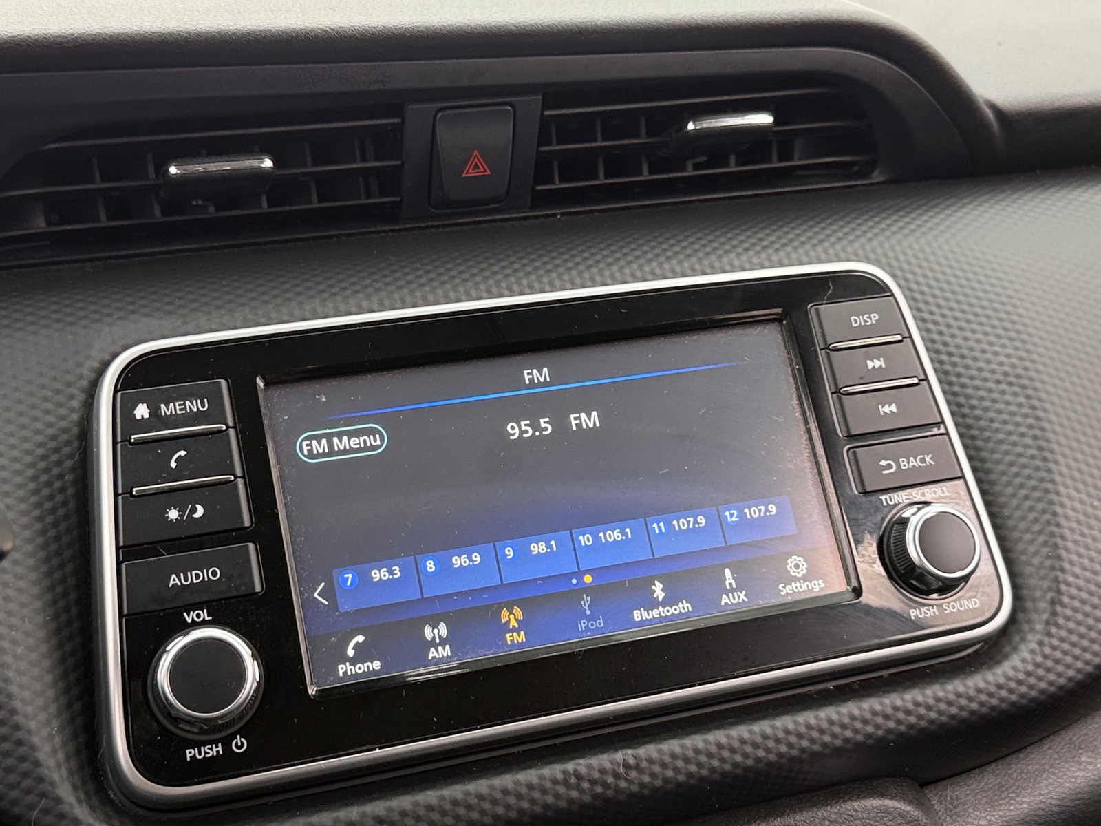 Thumbnail: 2022 Nissan Kicks - 4