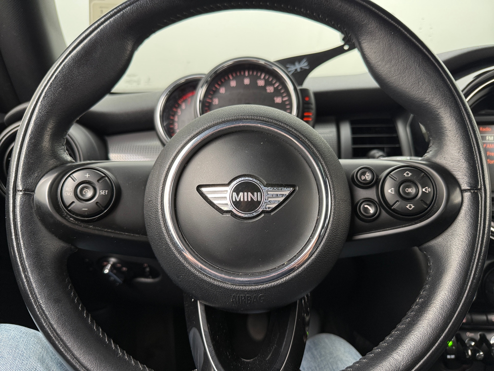 Thumbnail: 2017 MINI Cooper Hardtop - 4