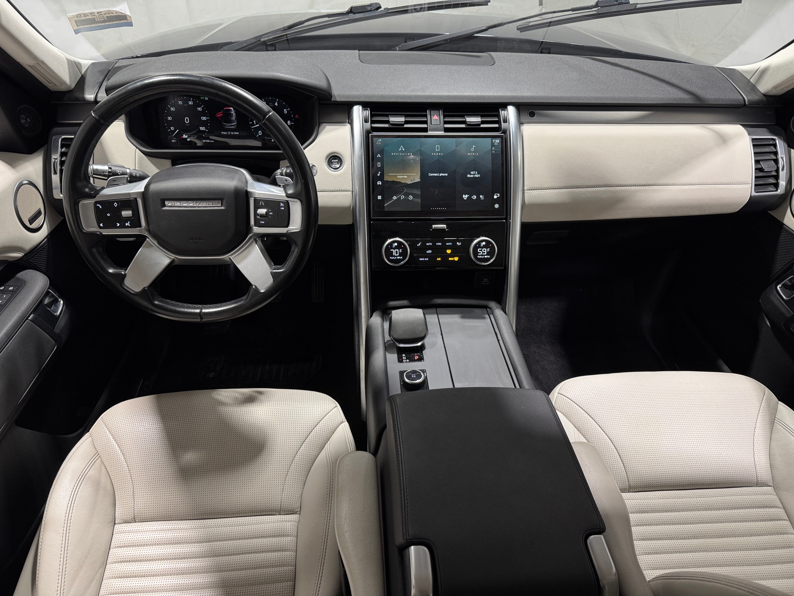 Thumbnail: 2022 Land Rover Discovery - 2