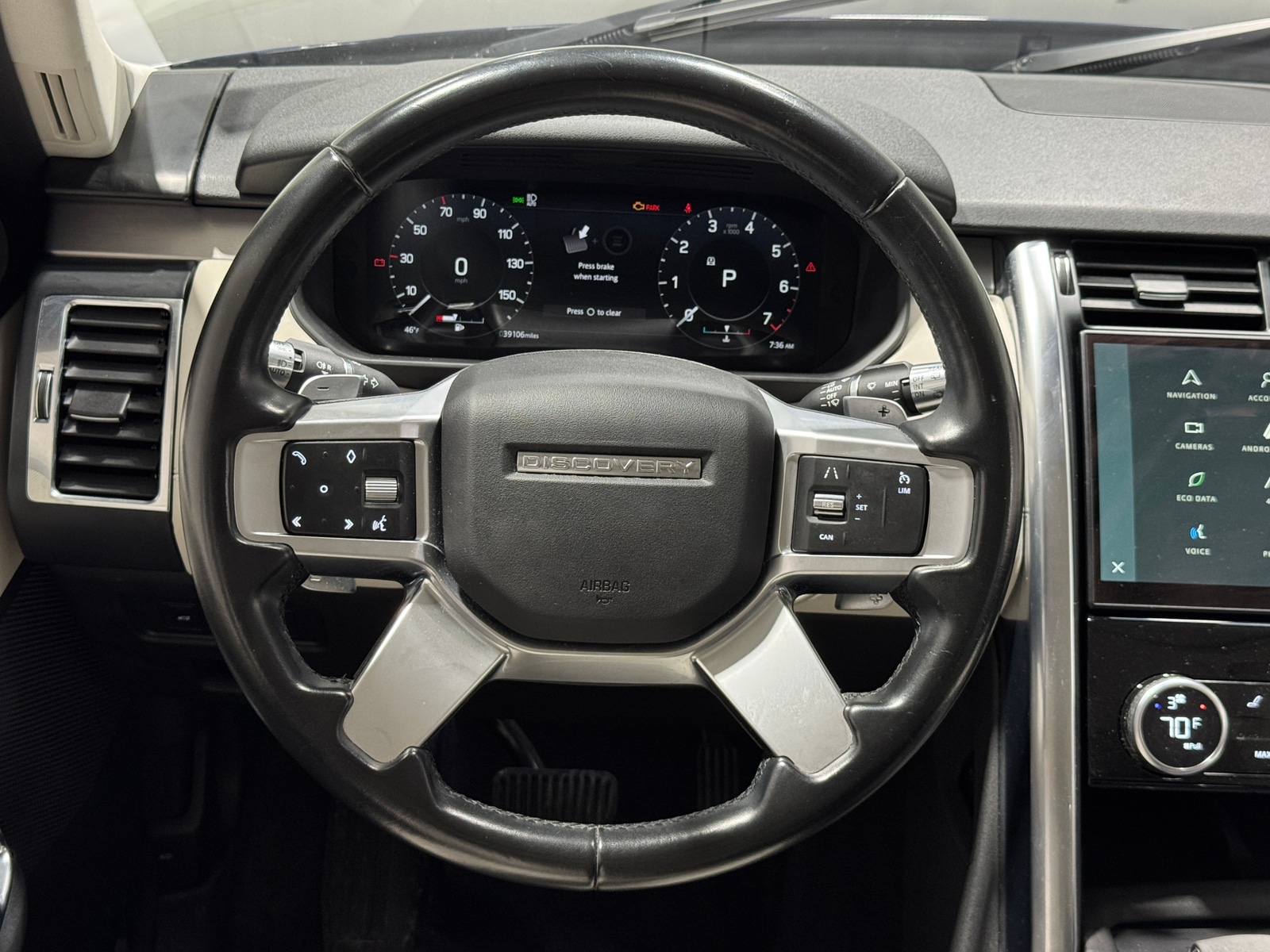 Thumbnail: 2022 Land Rover Discovery - 4