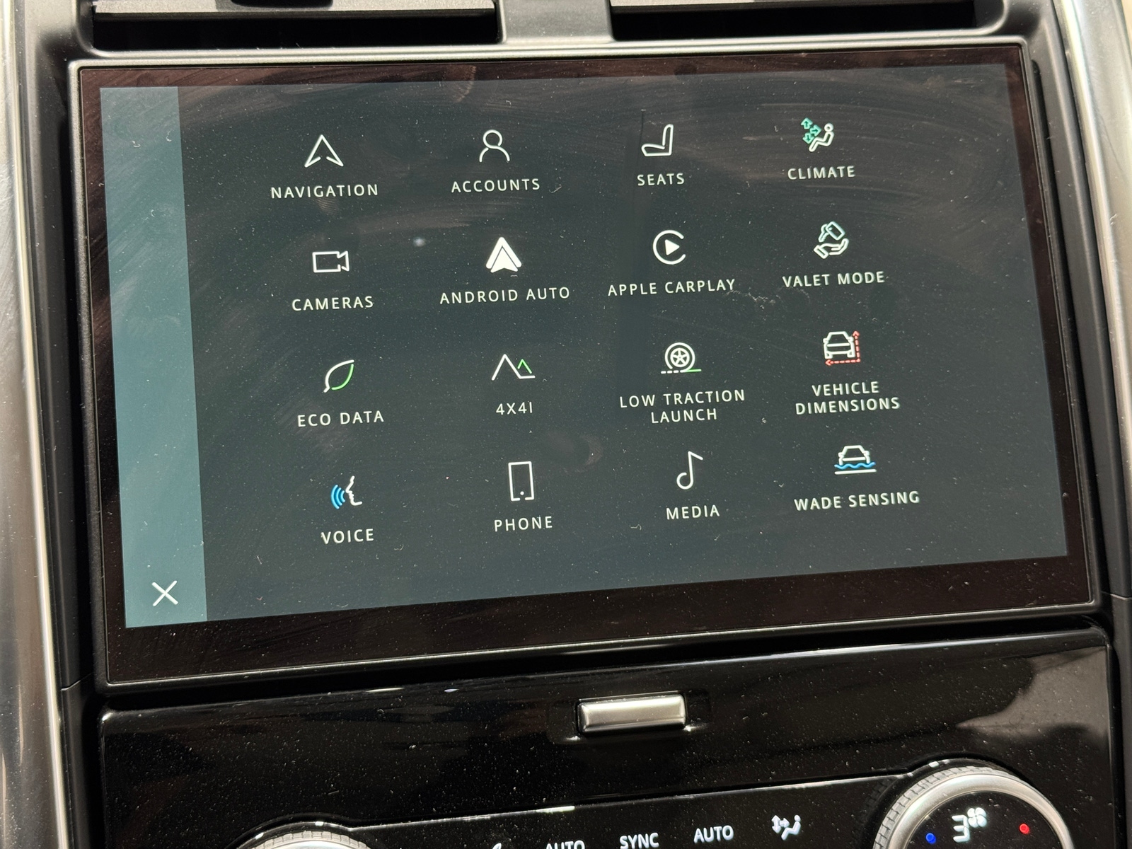 Thumbnail: 2022 Land Rover Discovery - 3