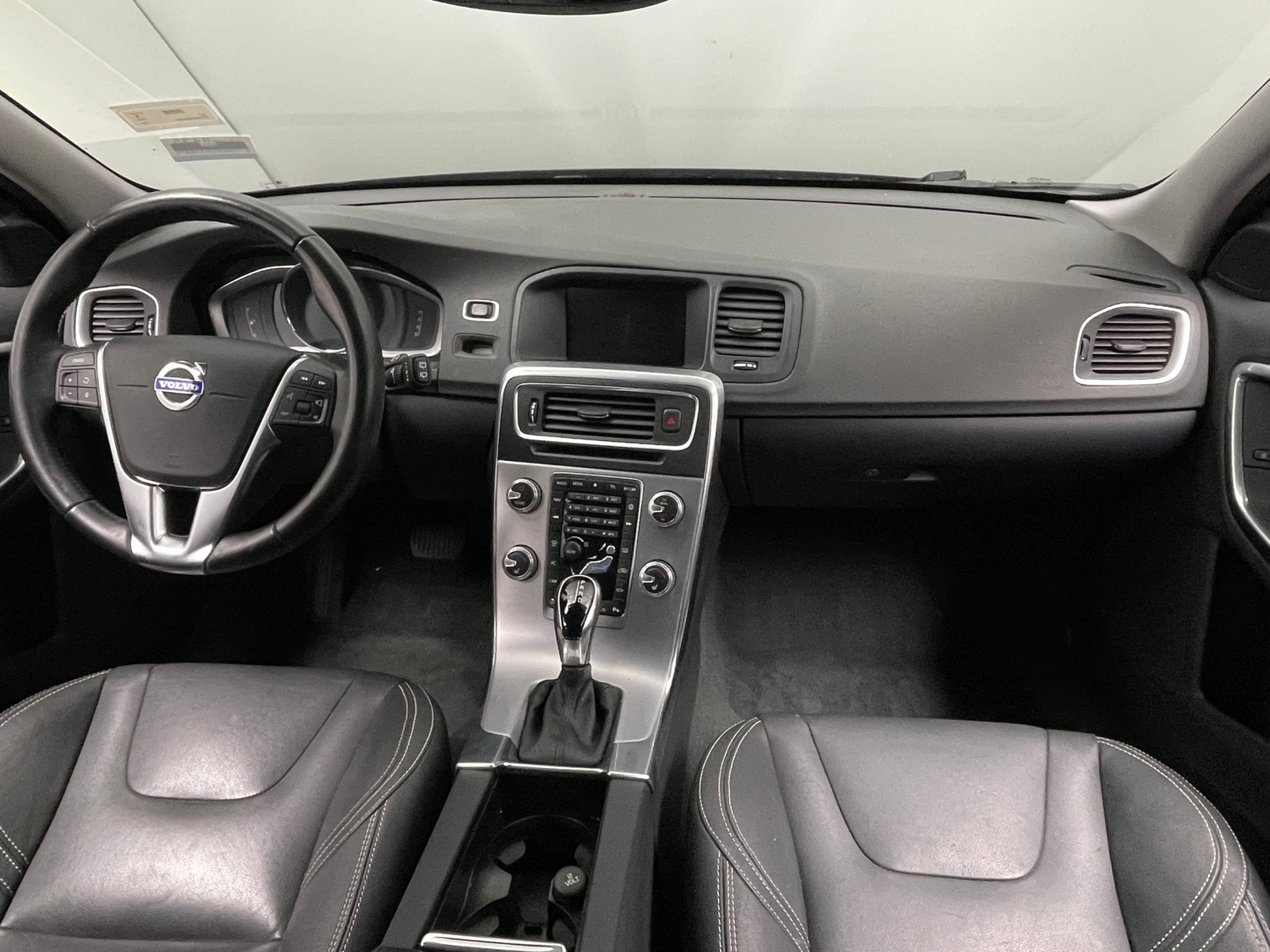 Thumbnail: 2018 Volvo V60 - 2