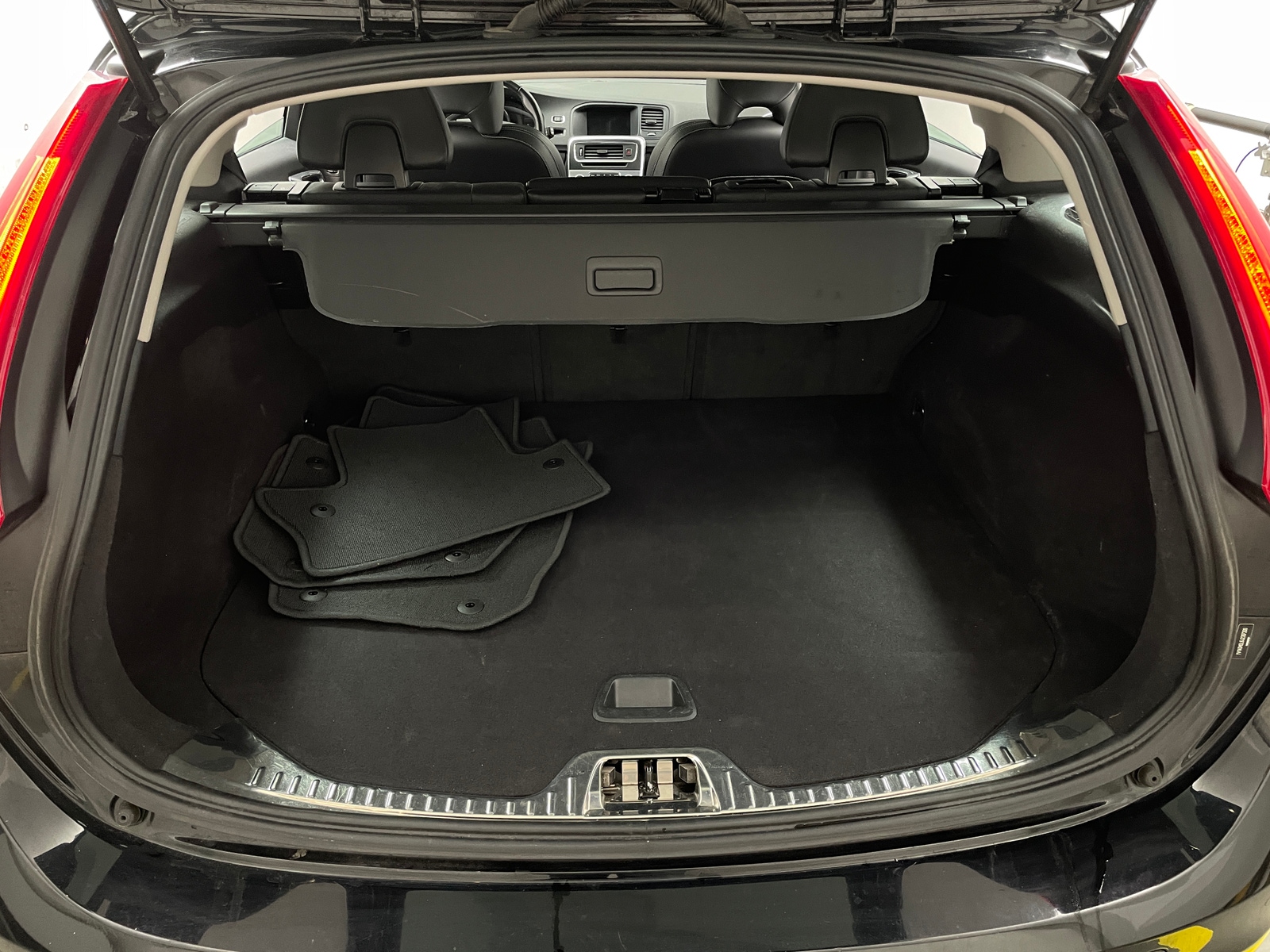 Thumbnail: 2018 Volvo V60 - 6