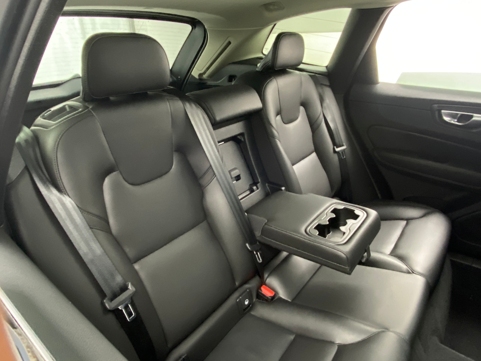 Thumbnail: 2025 Volvo XC60 - 5