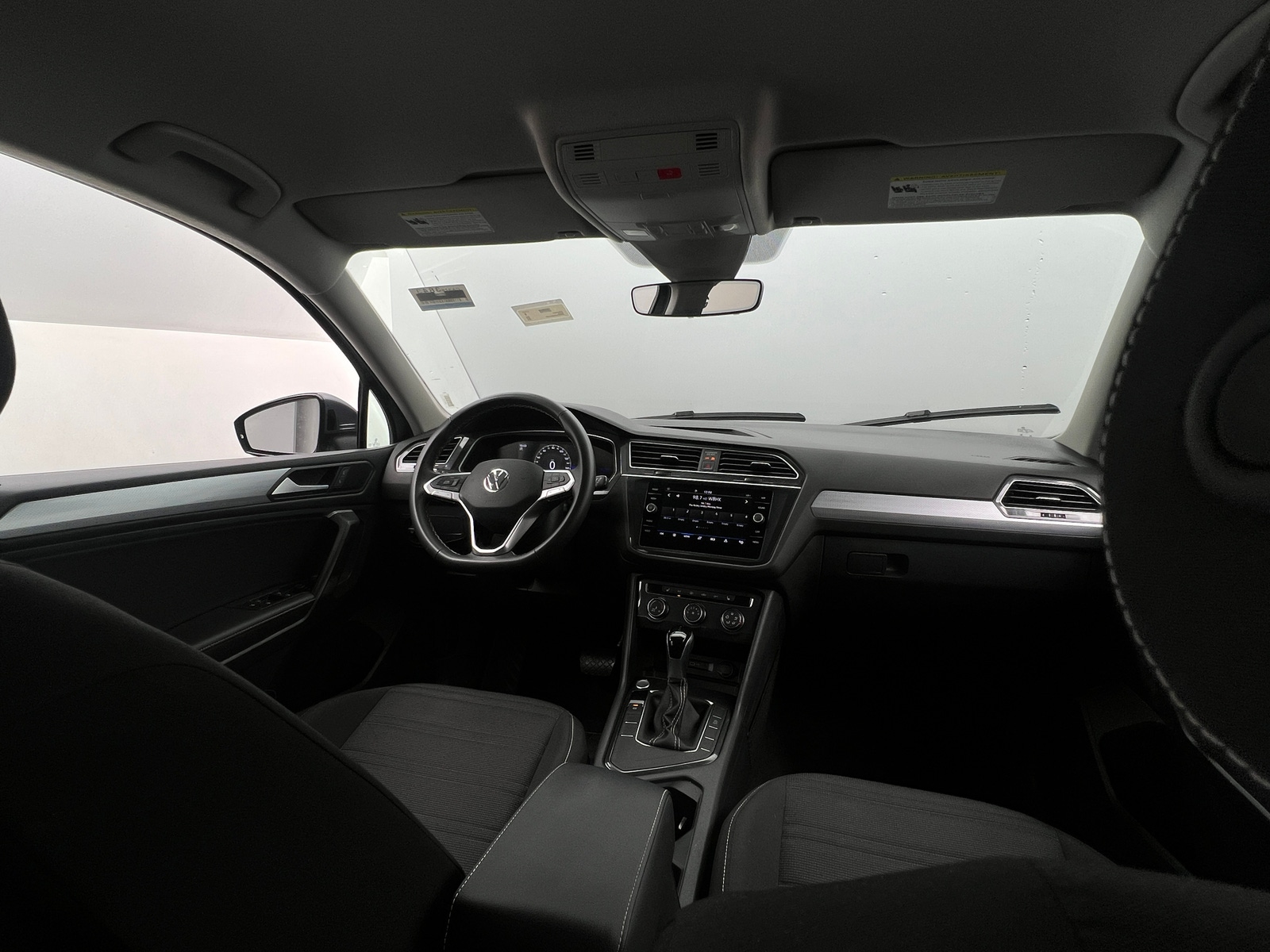 Thumbnail: 2024 Volkswagen Tiguan - 3