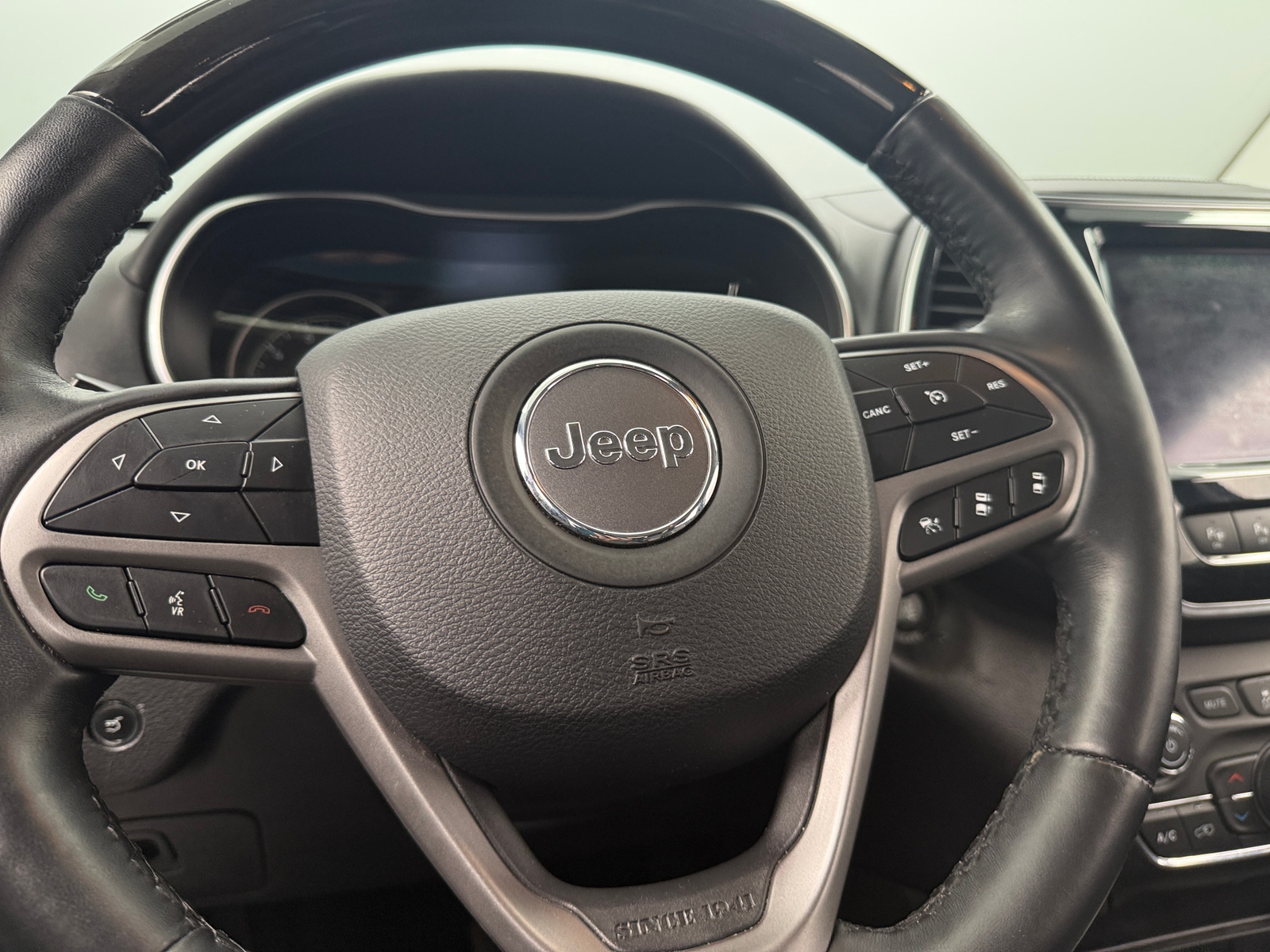 Thumbnail: 2019 Jeep Cherokee - 4