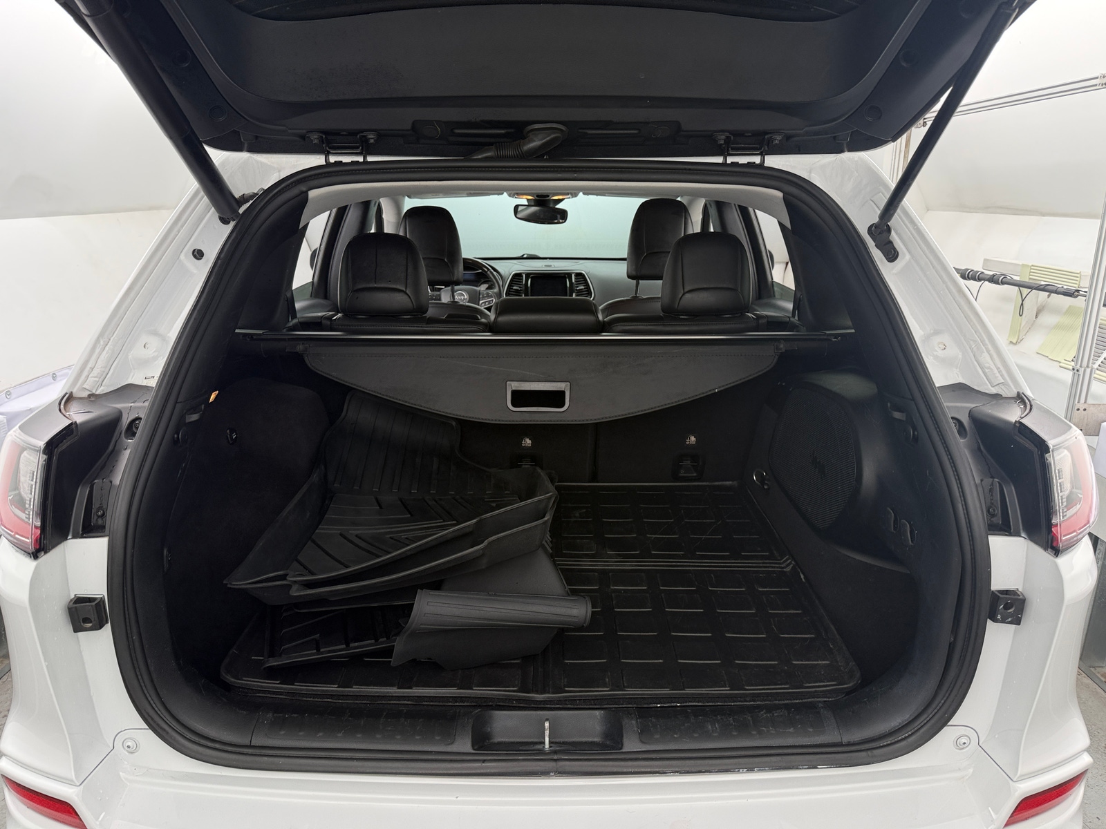 Thumbnail: 2019 Jeep Cherokee - 6