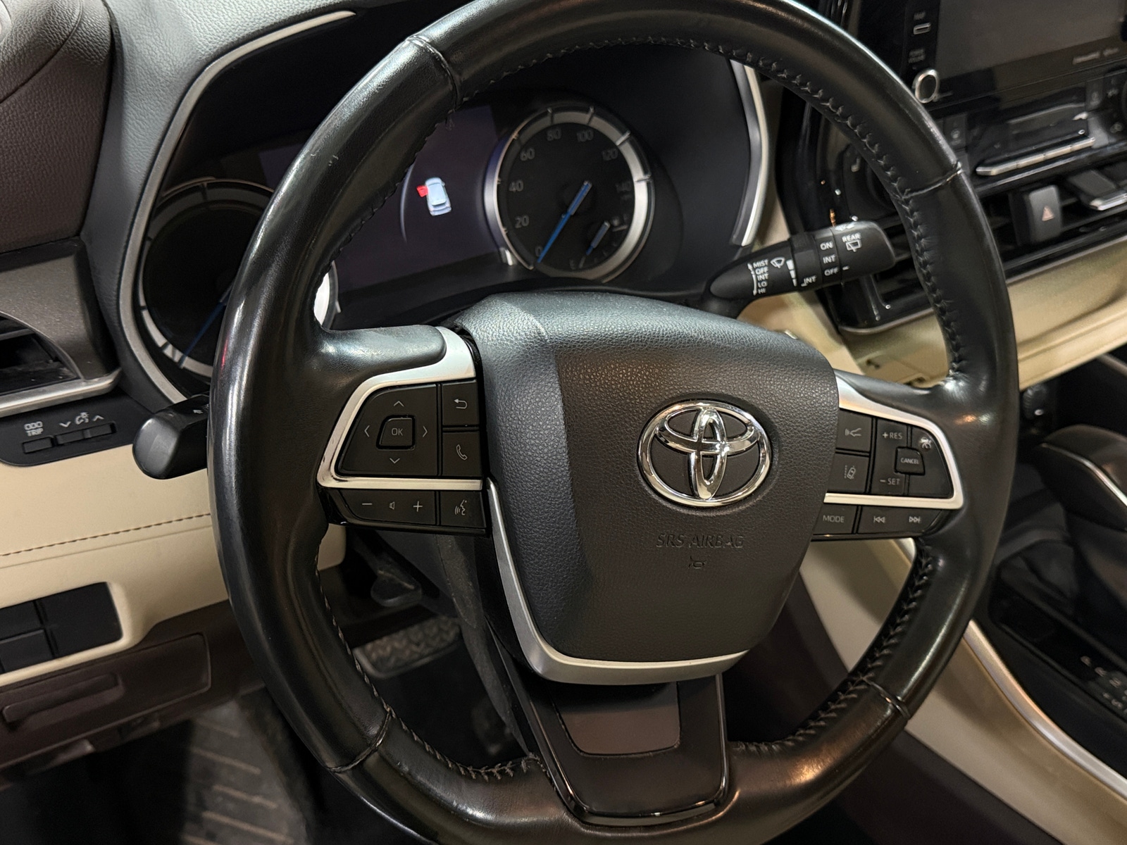 Thumbnail: 2022 Toyota Highlander - 4