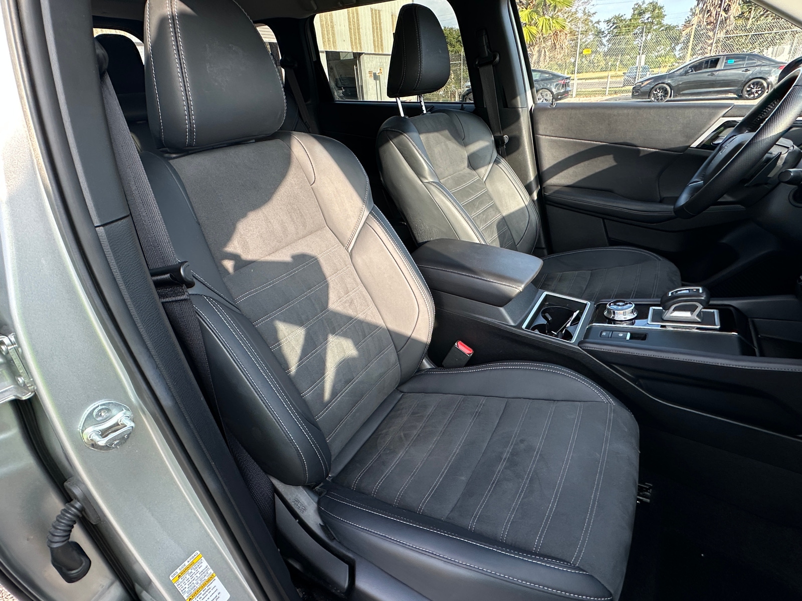 Thumbnail: 2024 Mitsubishi Outlander - 2