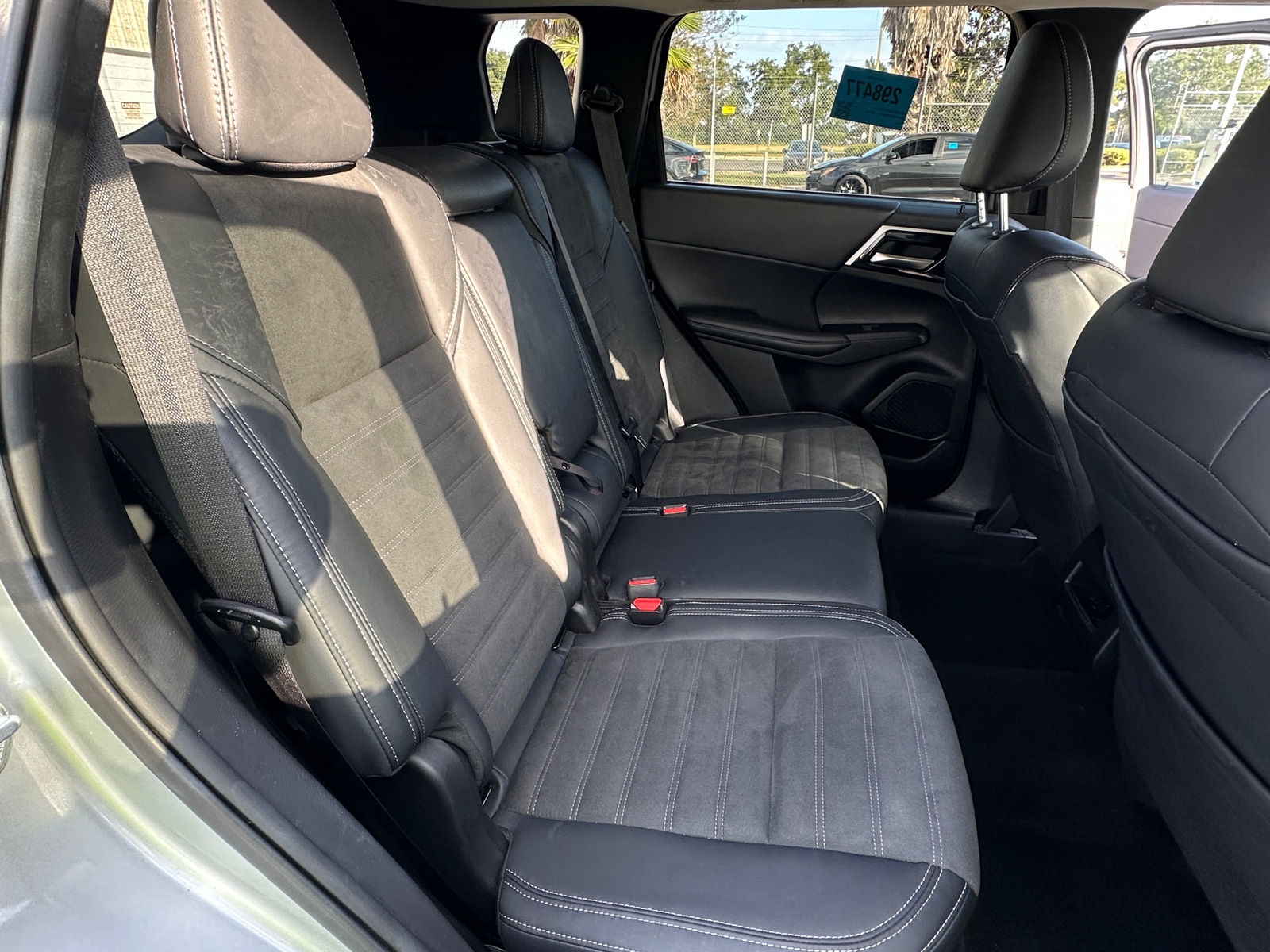 Thumbnail: 2024 Mitsubishi Outlander - 6