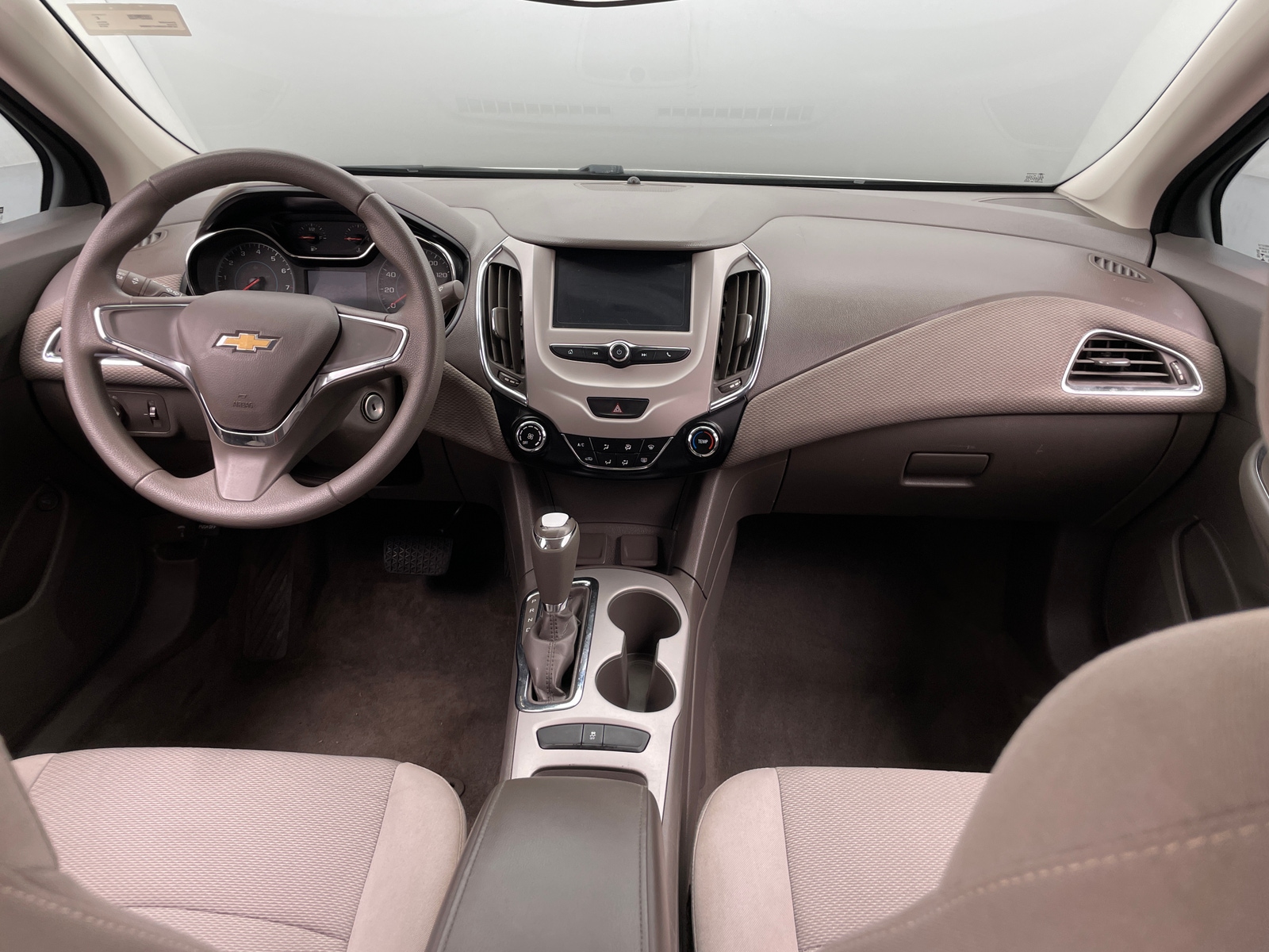 Thumbnail: 2018 Chevrolet Cruze - 3