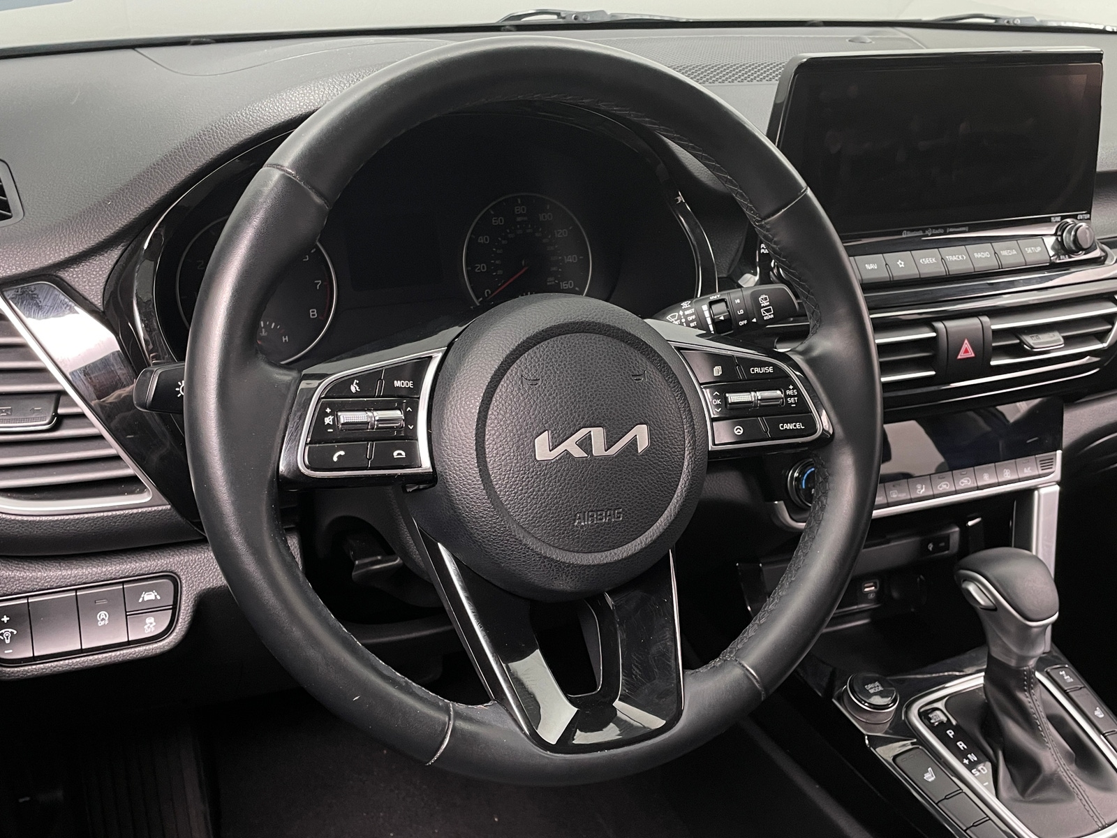 Thumbnail: 2023 Kia Seltos - 4