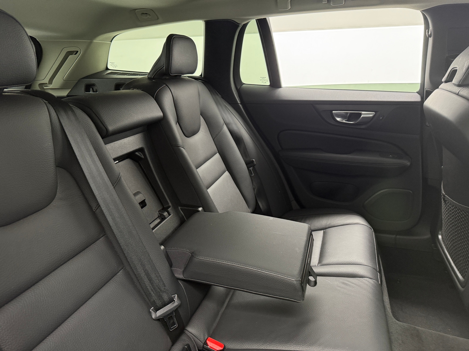 Thumbnail: 2025 Volvo V60 - 5