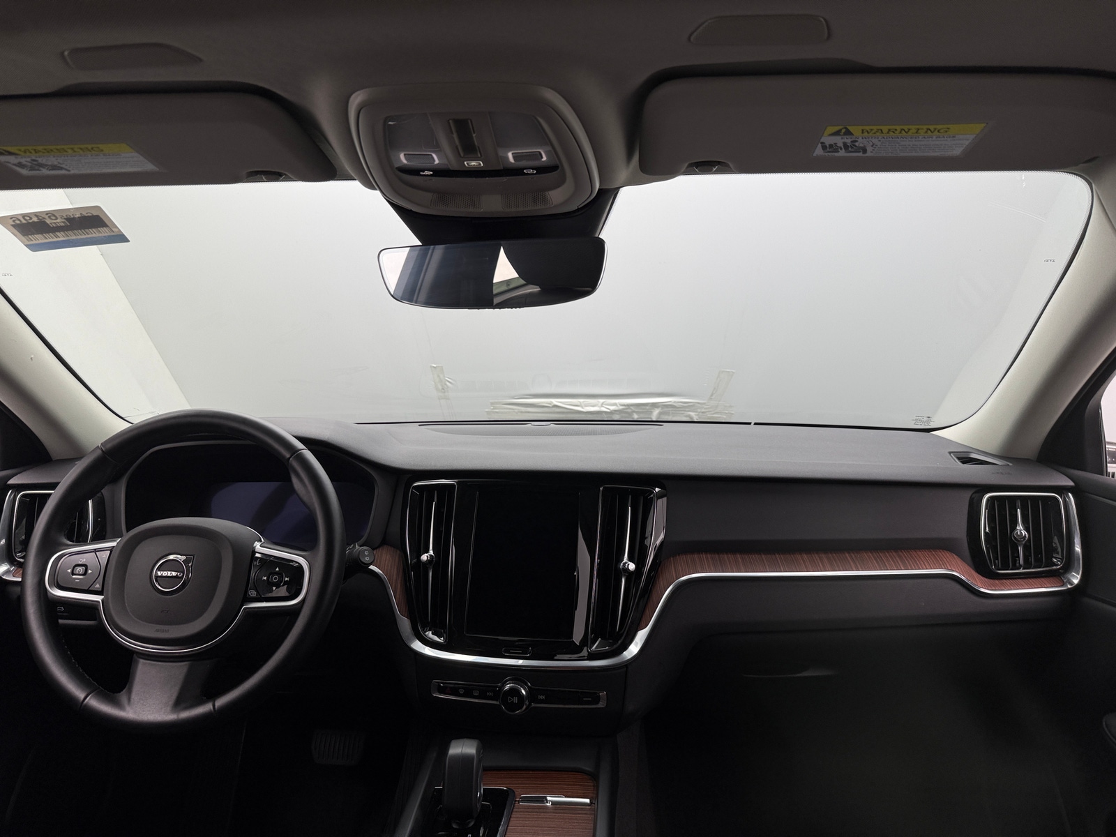 Thumbnail: 2025 Volvo V60 - 2