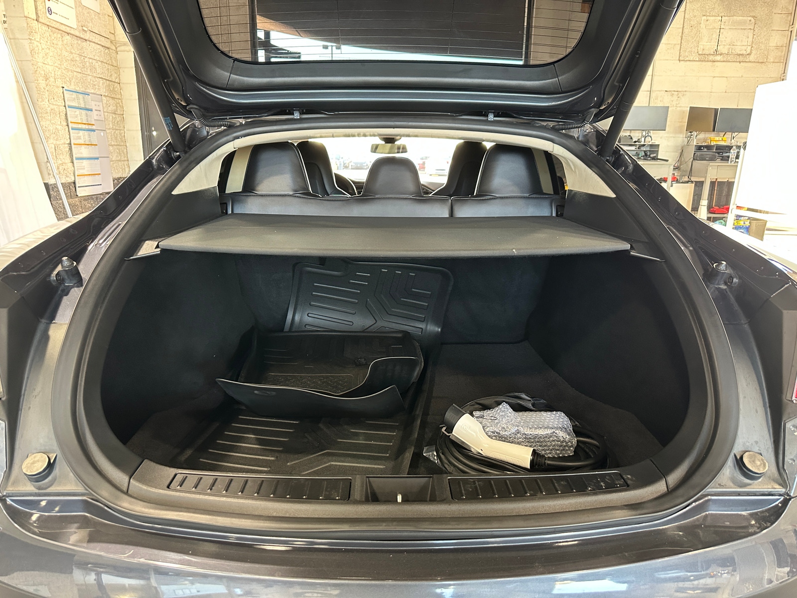 Thumbnail: 2014 Tesla Model S - 6