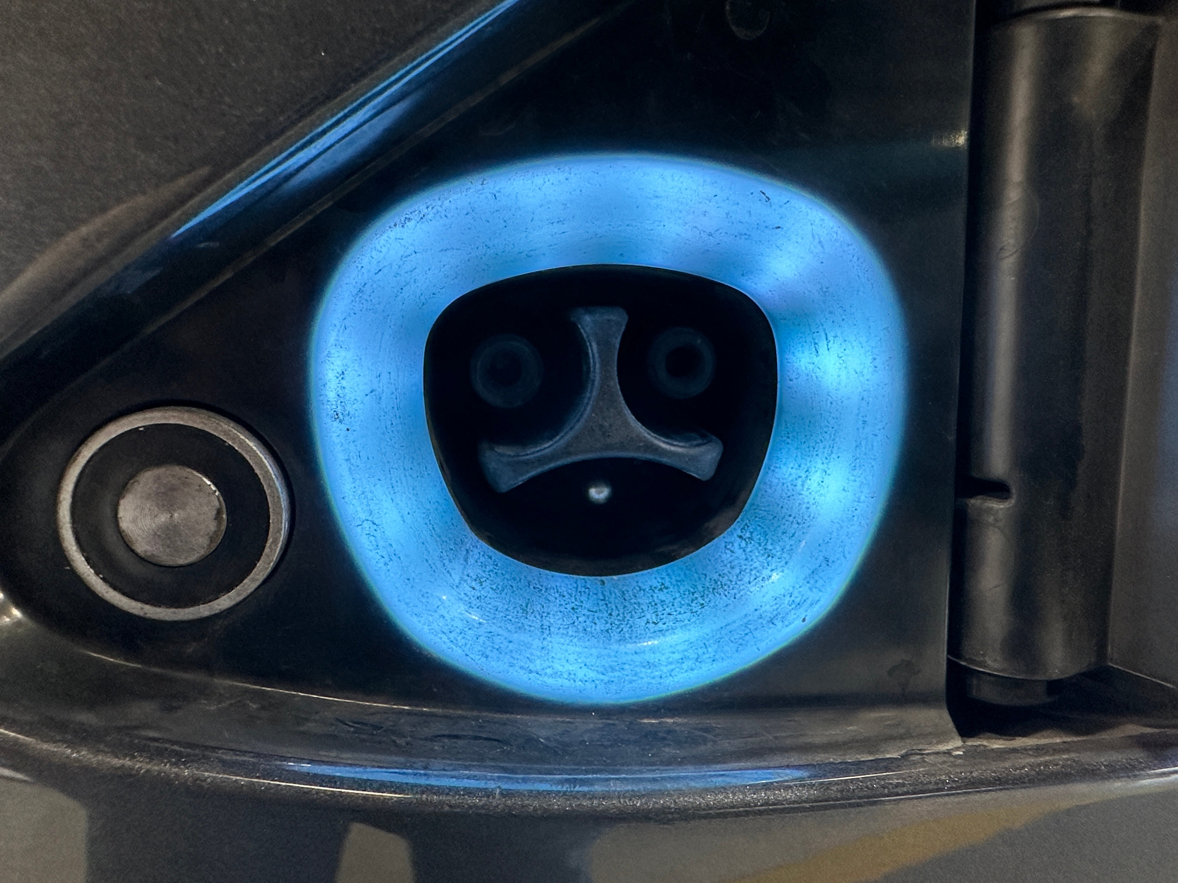 Used 2014 Tesla Model S S with VIN 5YJSA1S1XEFP60317 for sale in Oak Creek, WI