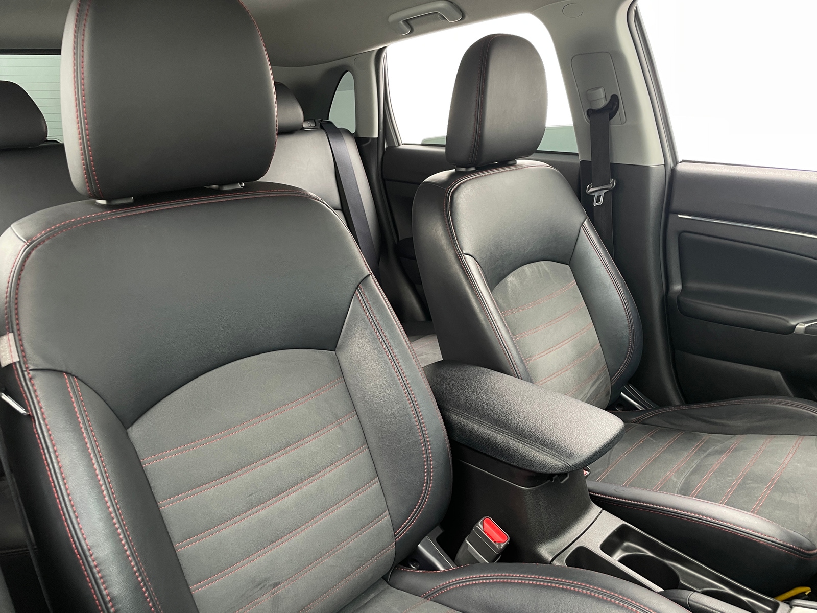 Thumbnail: 2018 Mitsubishi Outlander Sport - 2