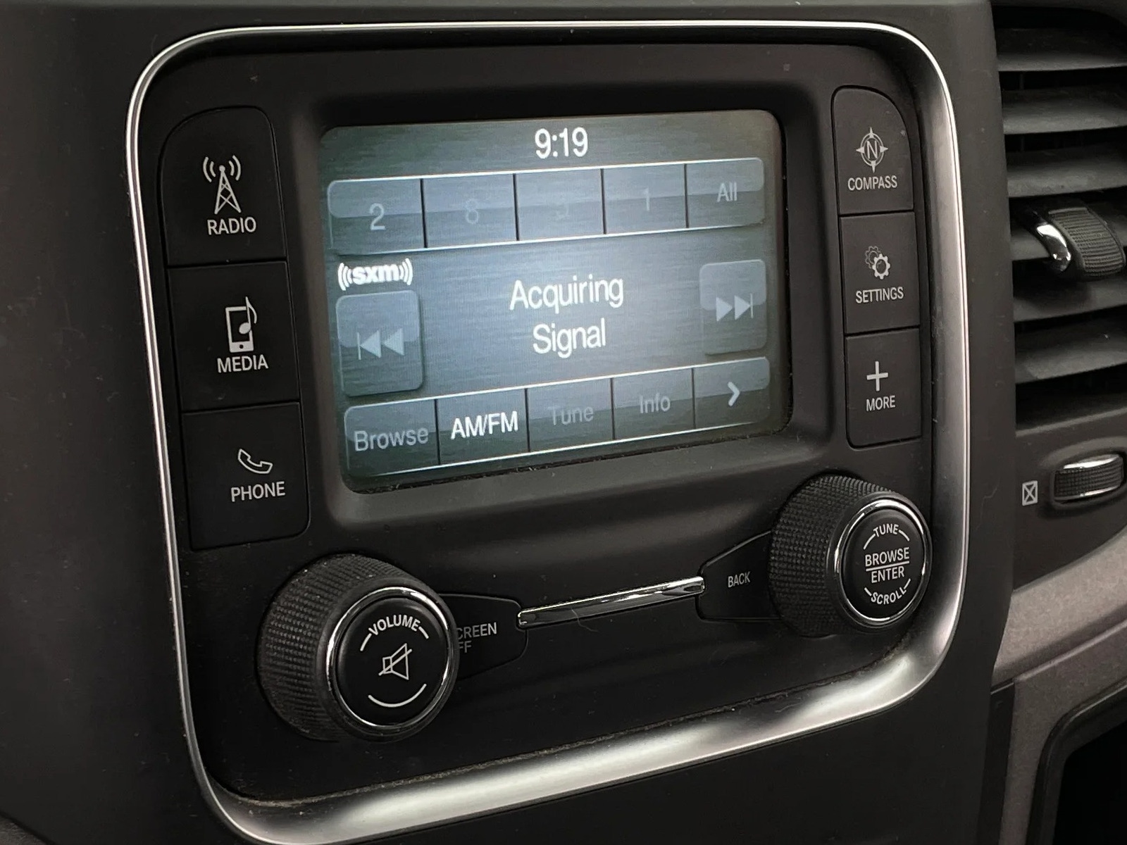 Thumbnail: 2019 RAM 1500 Classic - 4