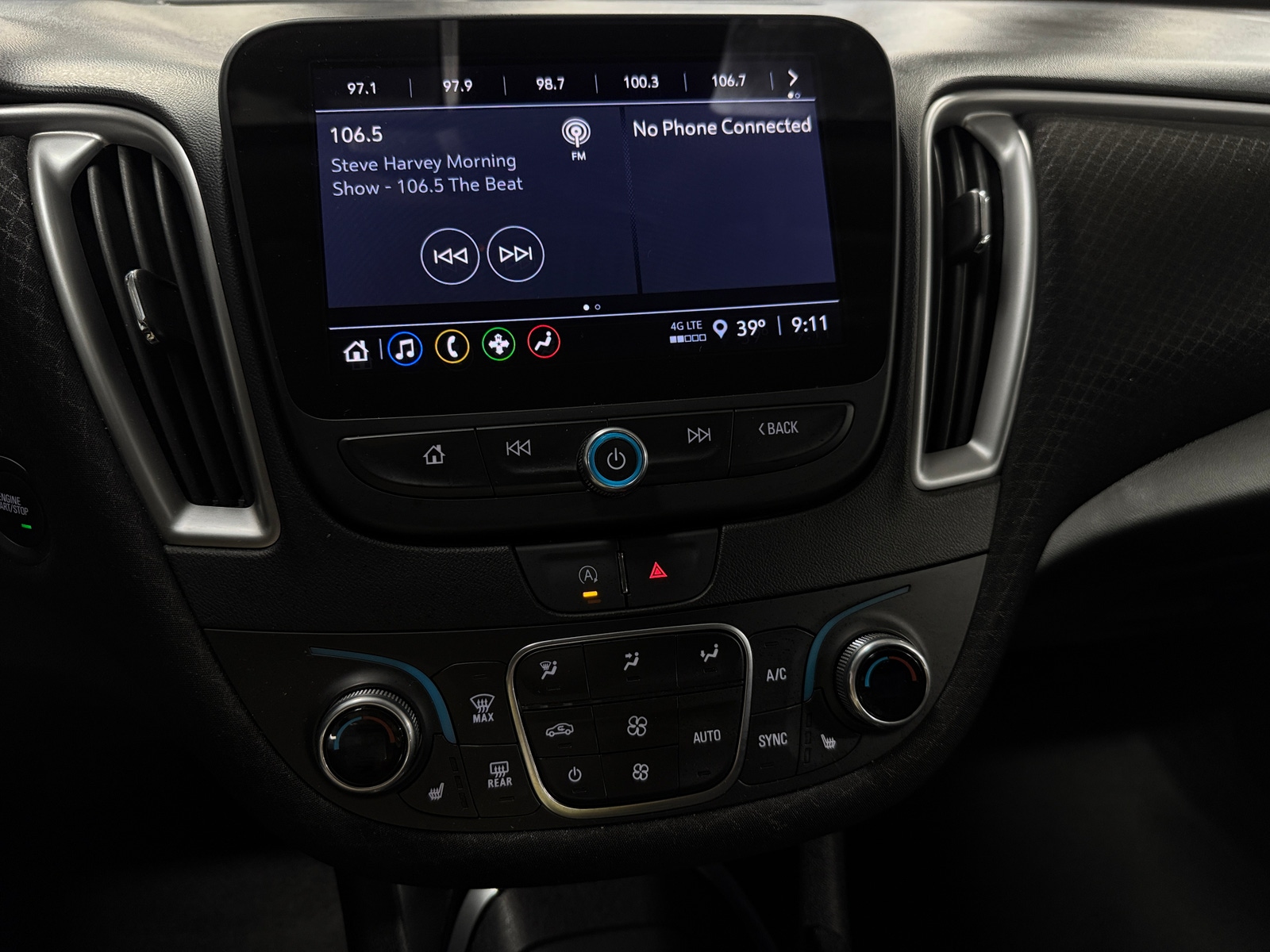 Thumbnail: 2024 Chevrolet Malibu - 4