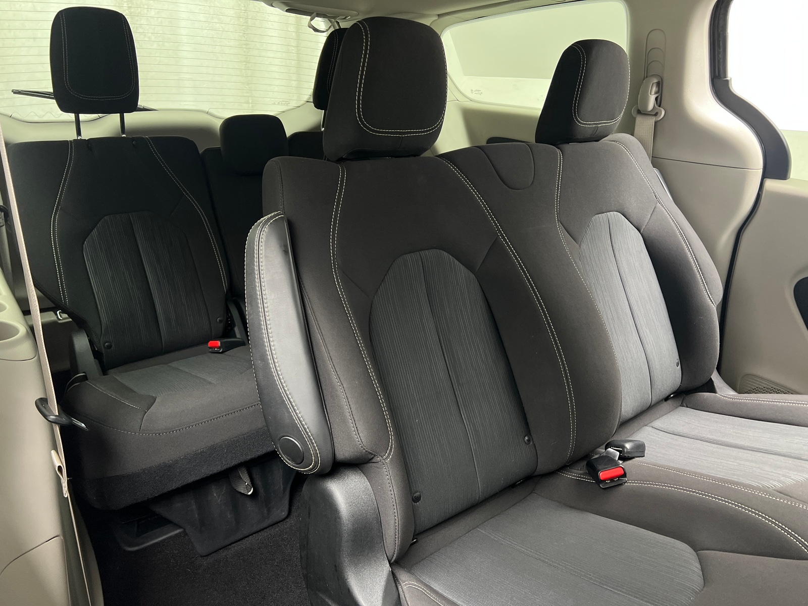 Thumbnail: 2020 Chrysler Voyager - 6