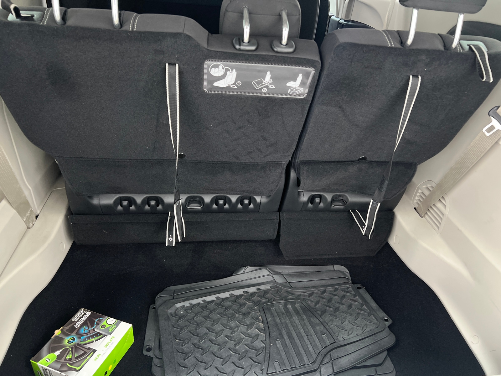 Thumbnail: 2020 Chrysler Voyager - 7