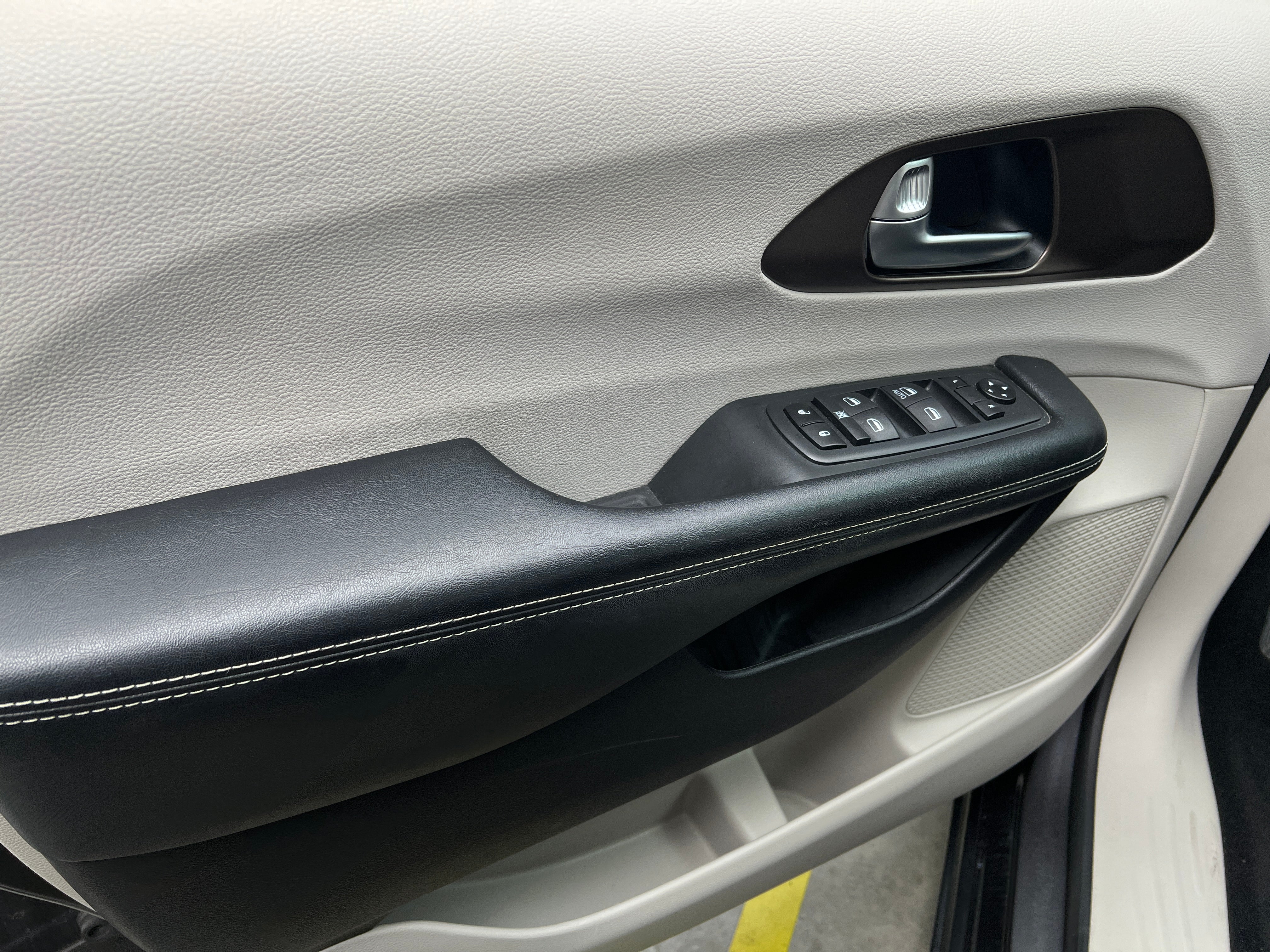 2020 Chrysler Voyager