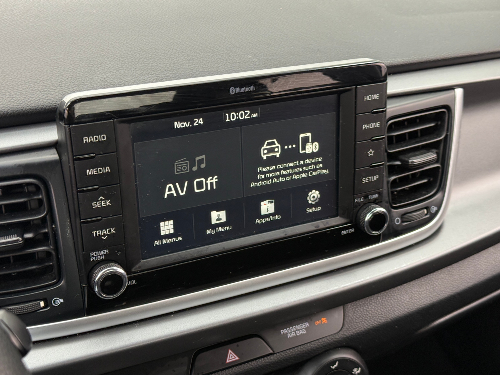 Thumbnail: 2020 Kia Rio - 4