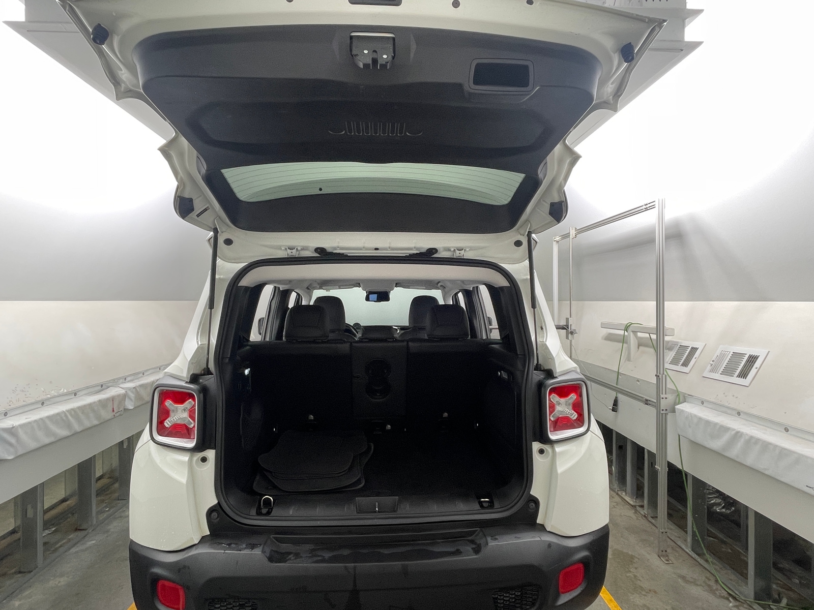 Thumbnail: 2016 Jeep Renegade - 6