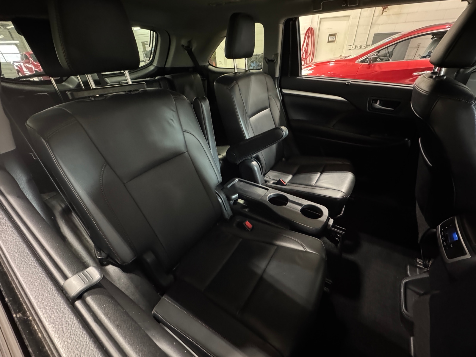 Thumbnail: 2019 Toyota Highlander - 5