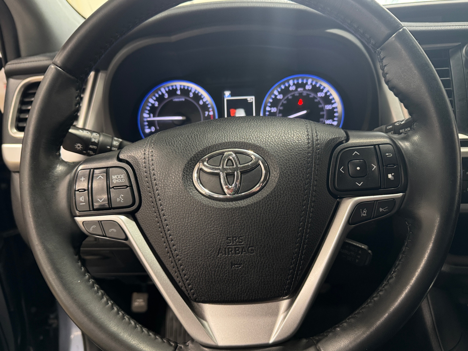 Thumbnail: 2019 Toyota Highlander - 4