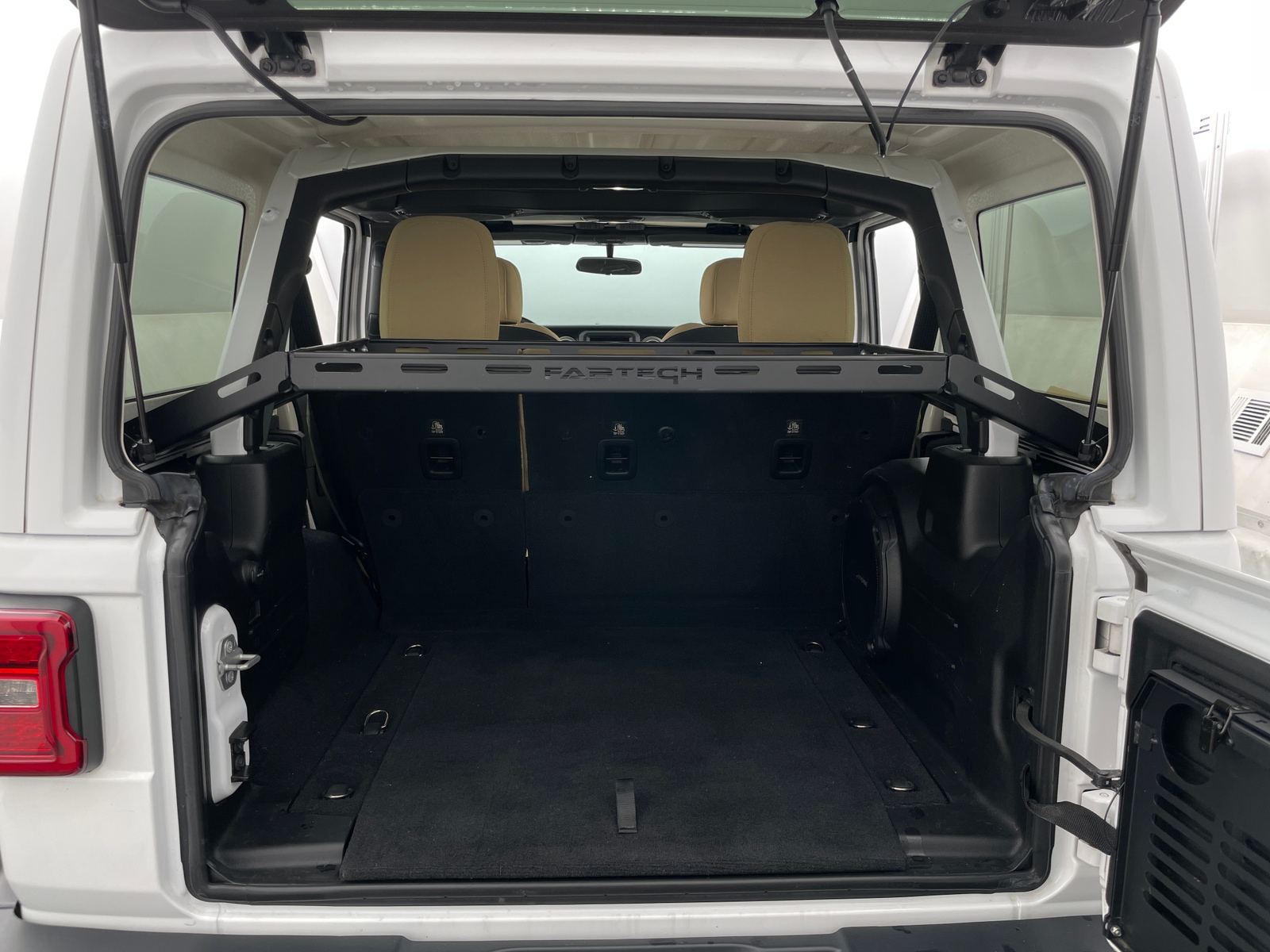 Thumbnail: 2018 Jeep Wrangler - 7