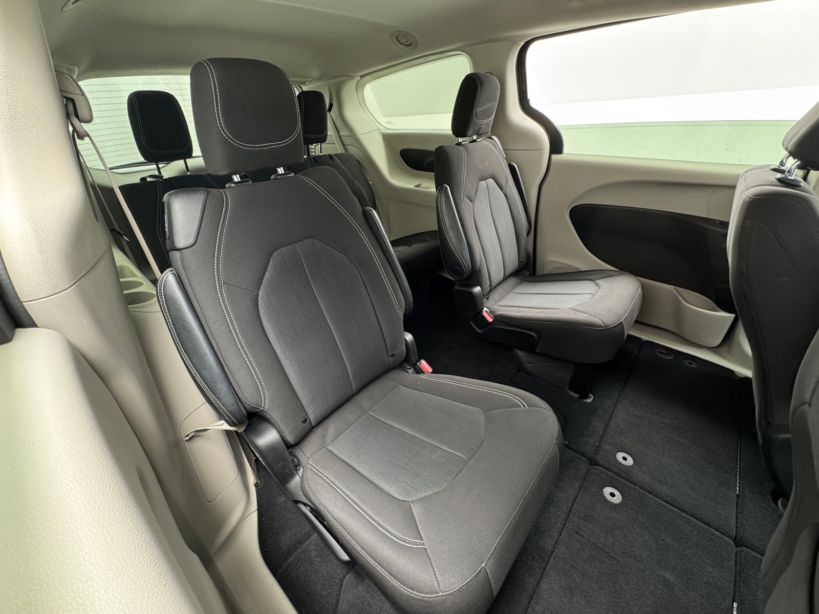 Thumbnail: 2023 Chrysler Voyager - 6