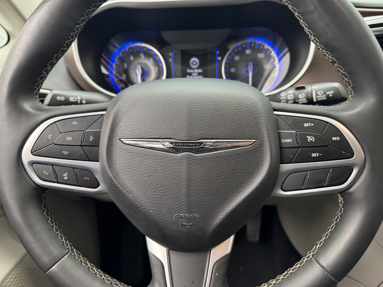 Thumbnail: 2023 Chrysler Voyager - 5