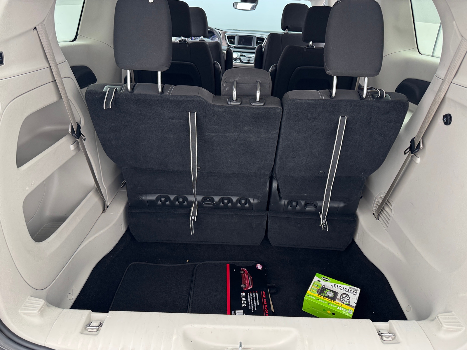 Thumbnail: 2023 Chrysler Voyager - 7