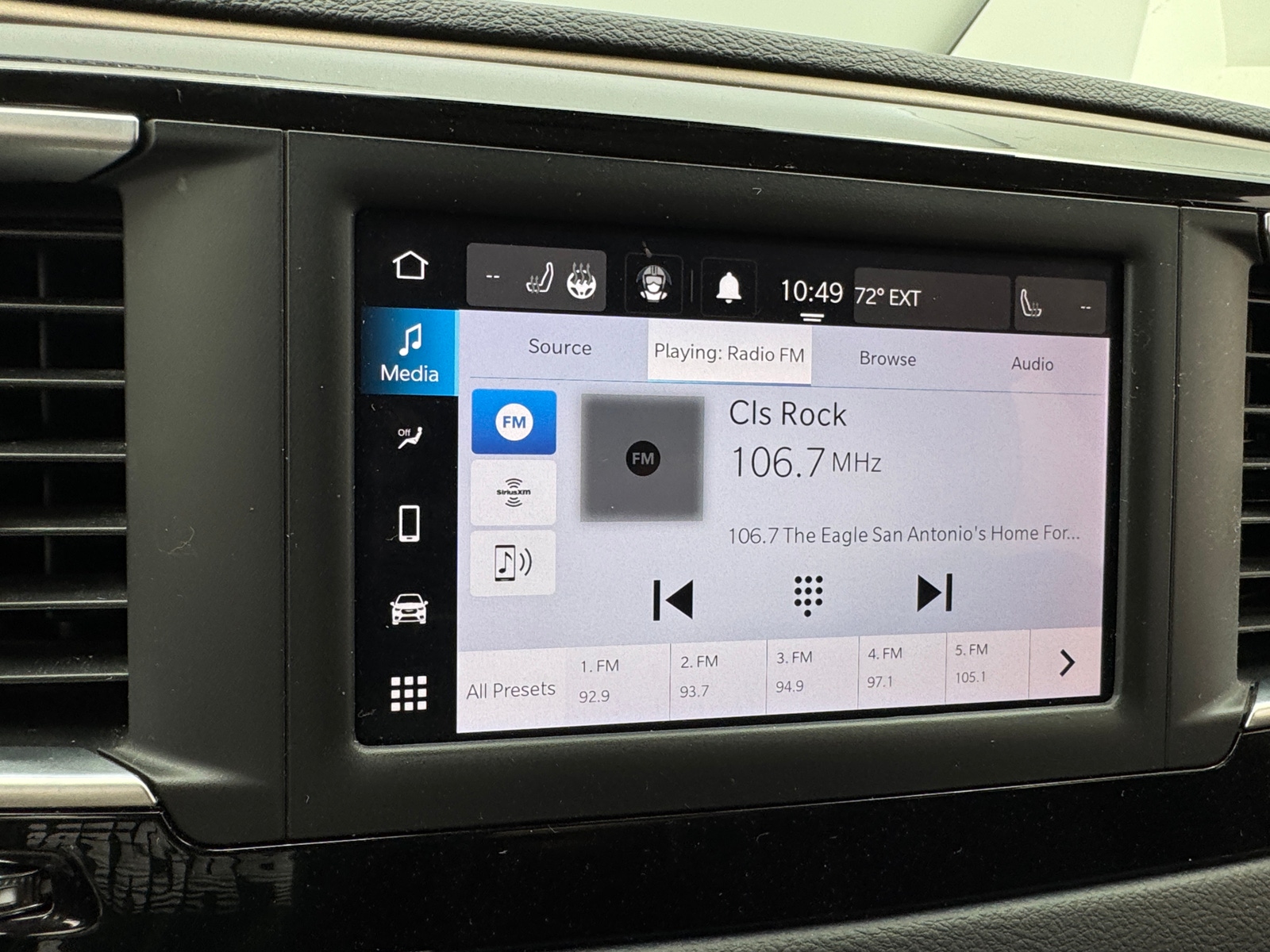 Thumbnail: 2023 Chrysler Voyager - 4