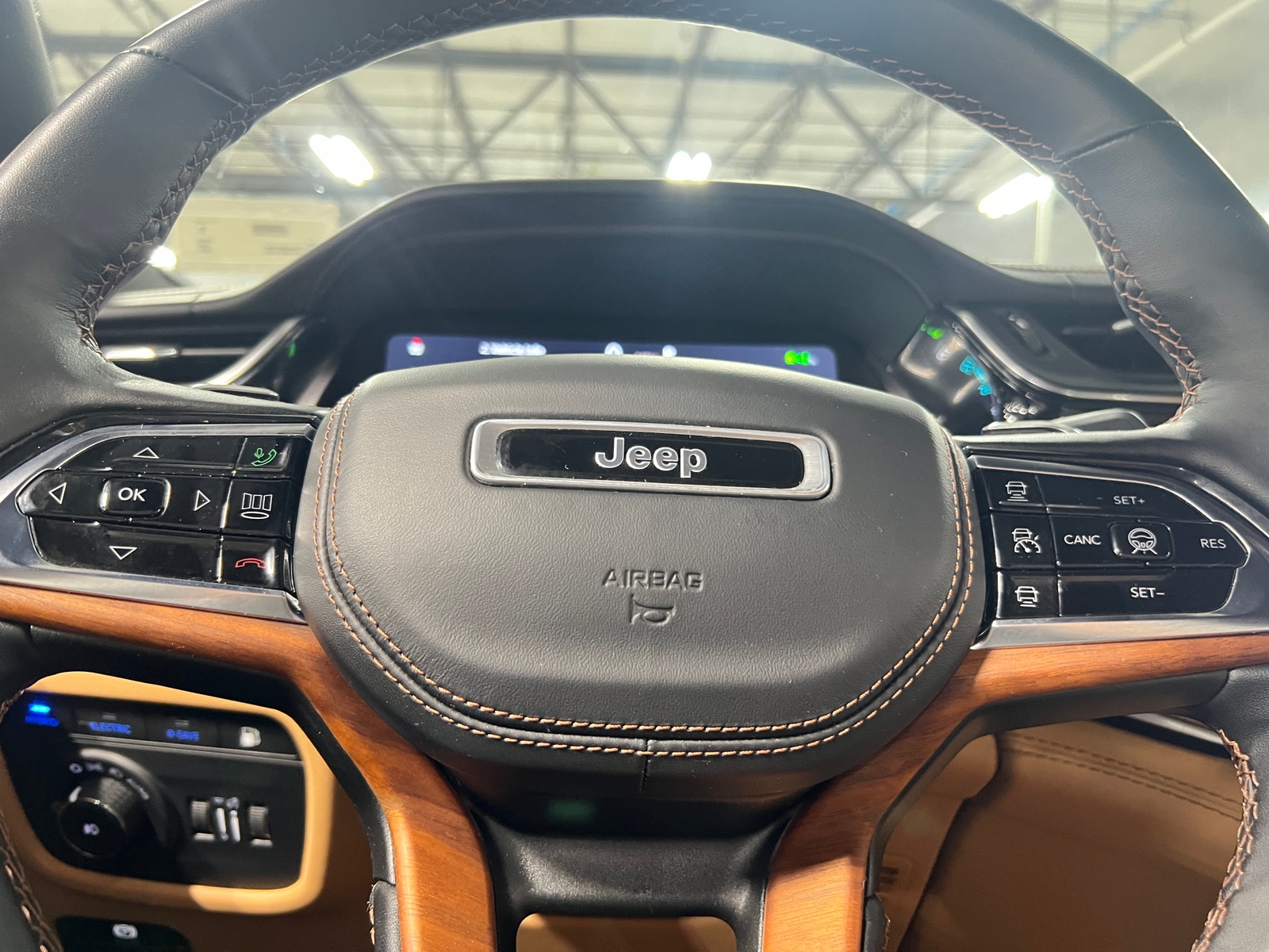 Thumbnail: 2022 Jeep Grand Cherokee - 4