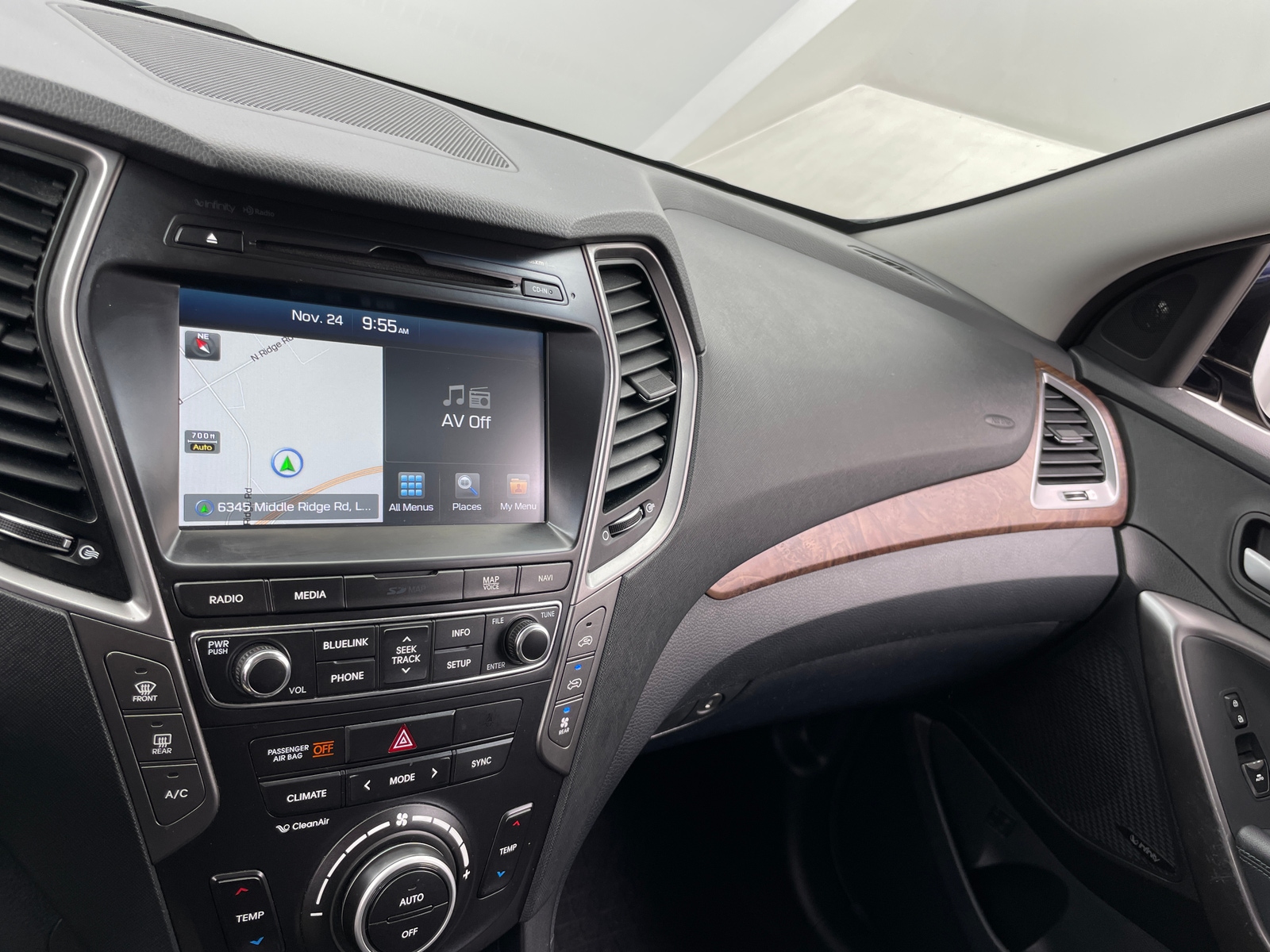 Thumbnail: 2017 Hyundai Santa Fe - 3