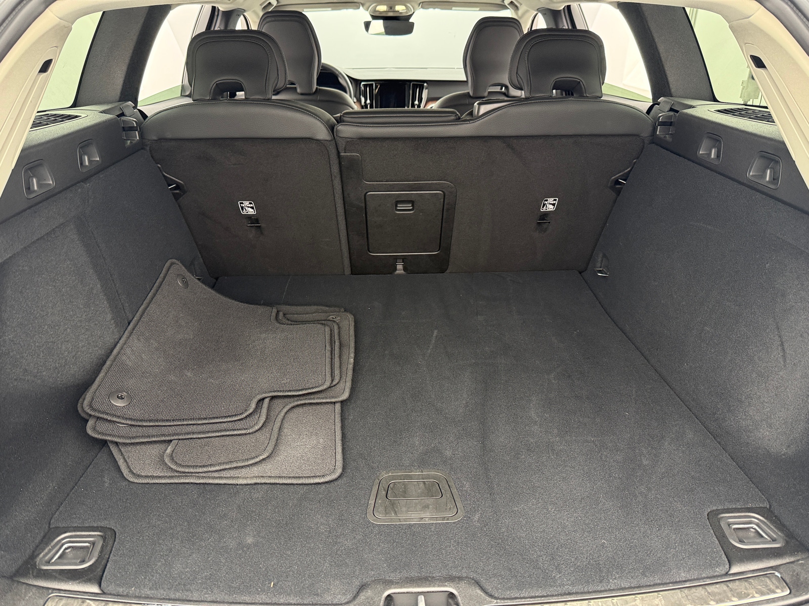 Thumbnail: 2025 Volvo V60 - 6