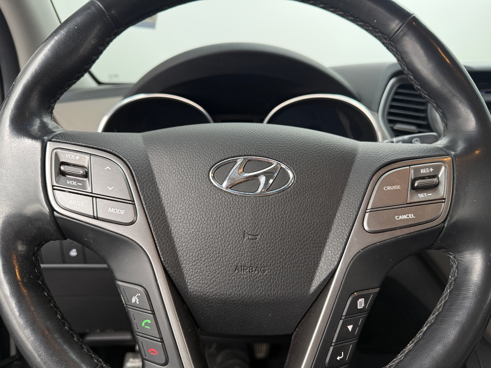 Thumbnail: 2017 Hyundai Santa Fe - 4