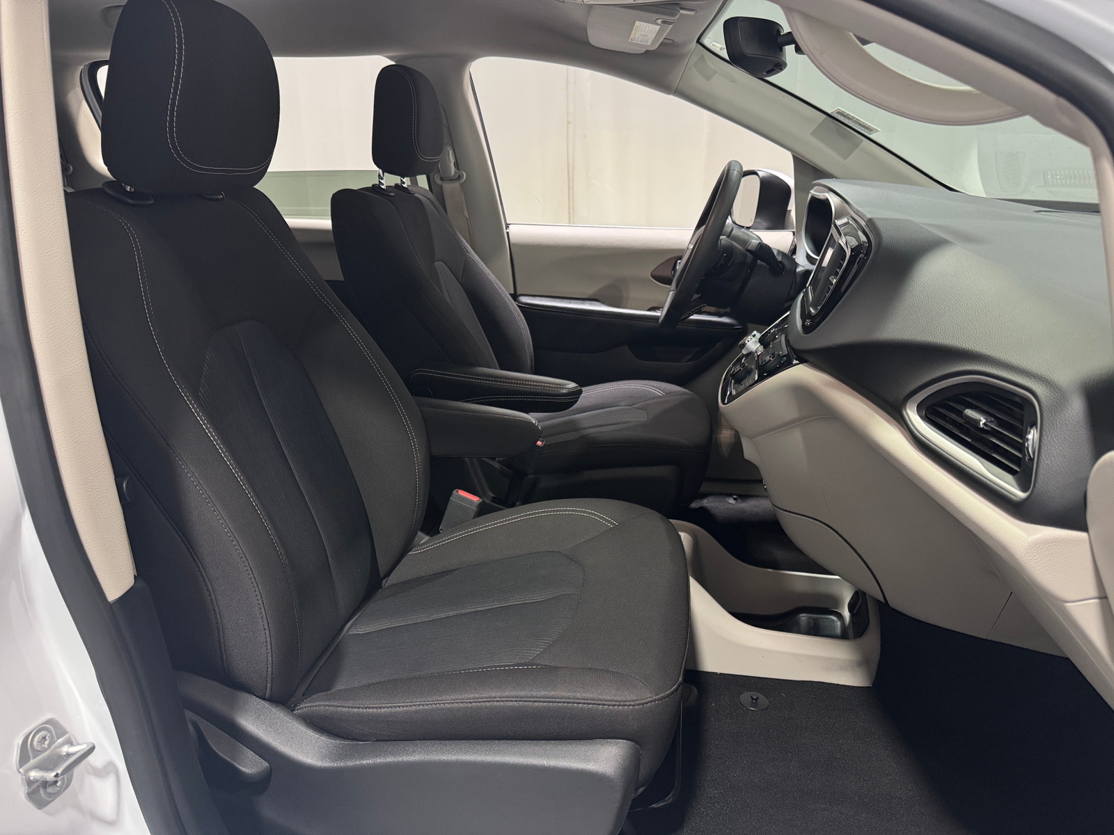 Thumbnail: 2023 Chrysler Voyager - 2