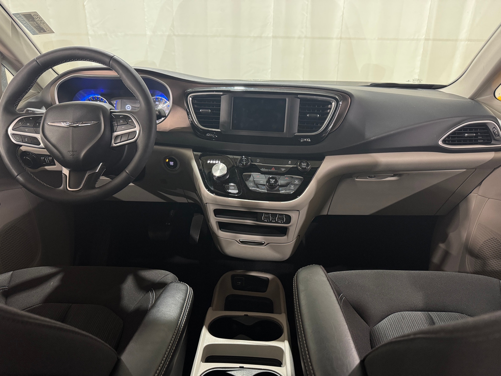 Thumbnail: 2023 Chrysler Voyager - 3