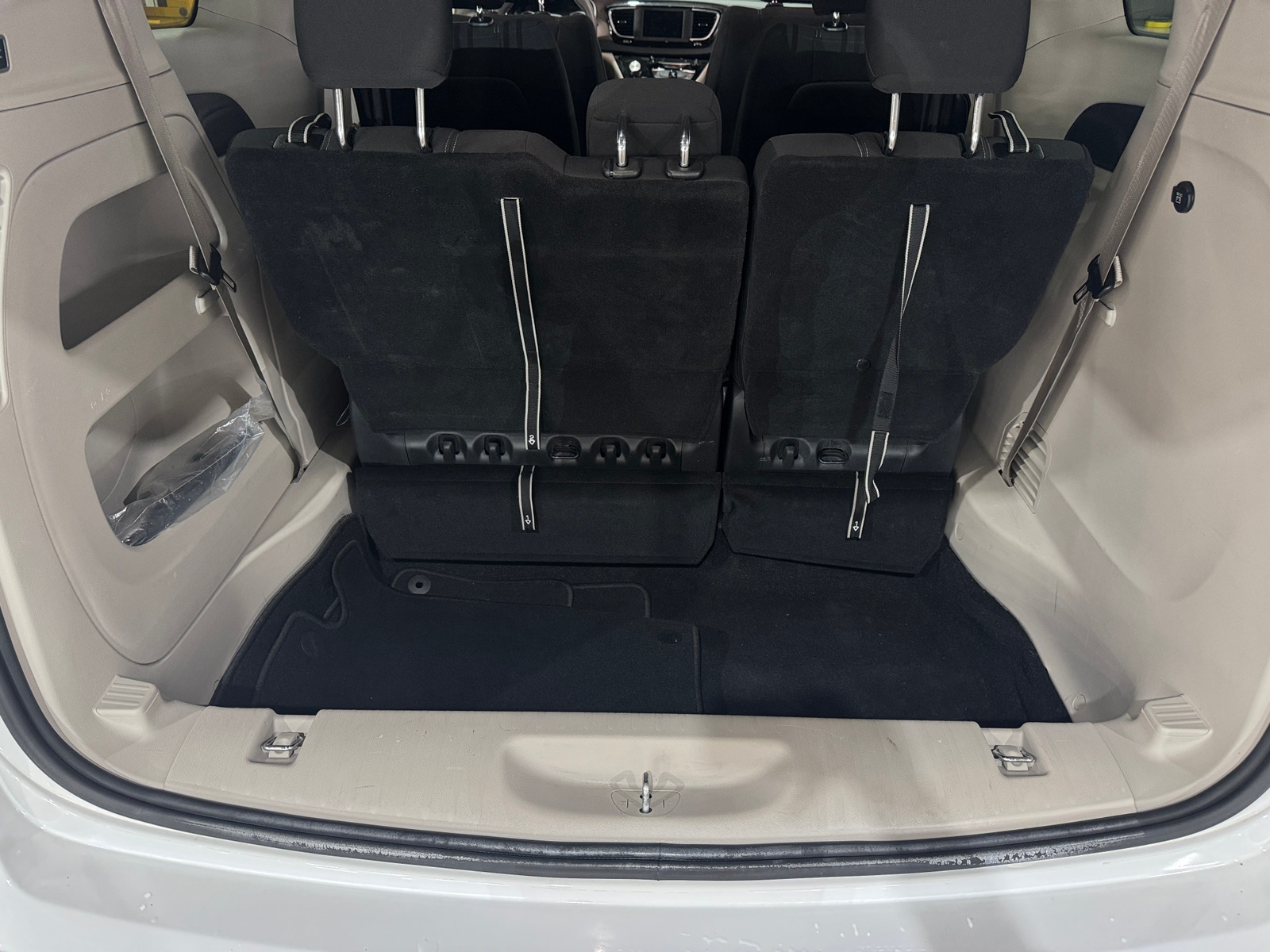 Thumbnail: 2023 Chrysler Voyager - 7