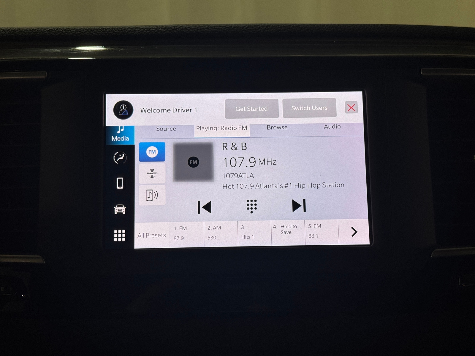 Thumbnail: 2023 Chrysler Voyager - 4