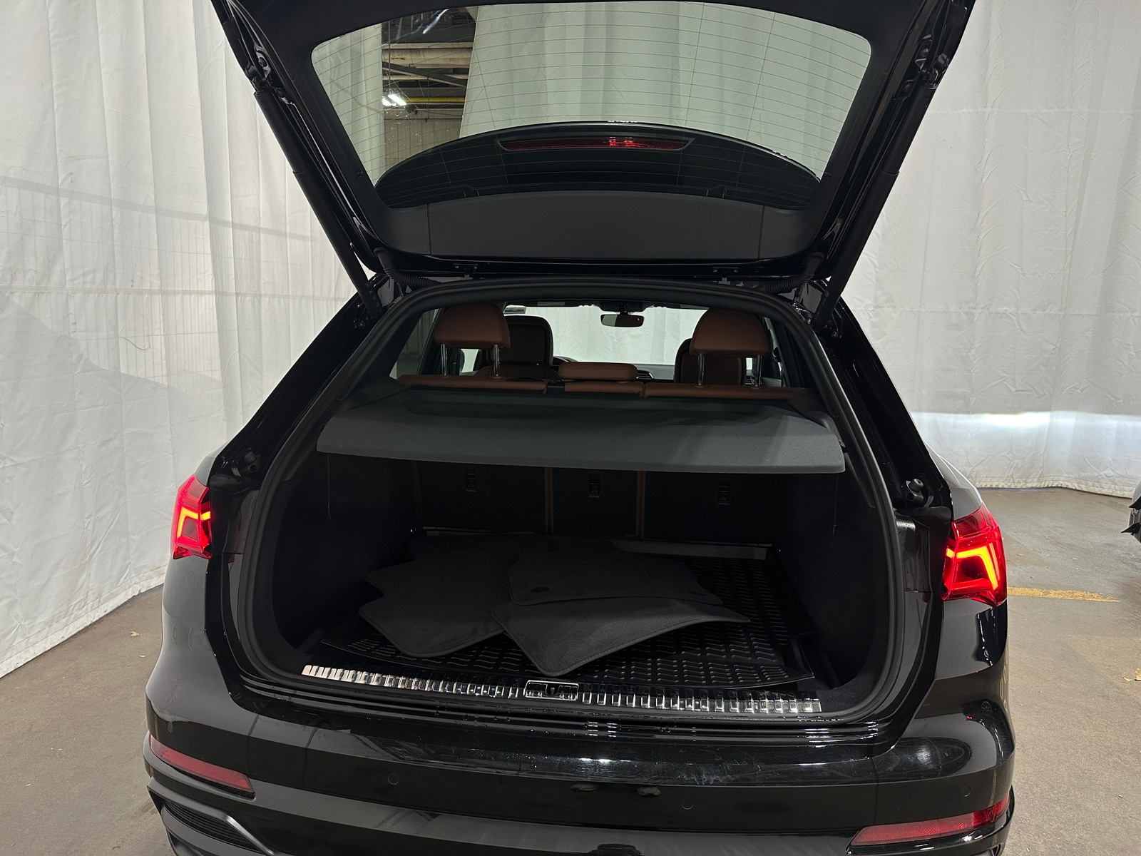 Thumbnail: 2021 Audi Q3 - 6